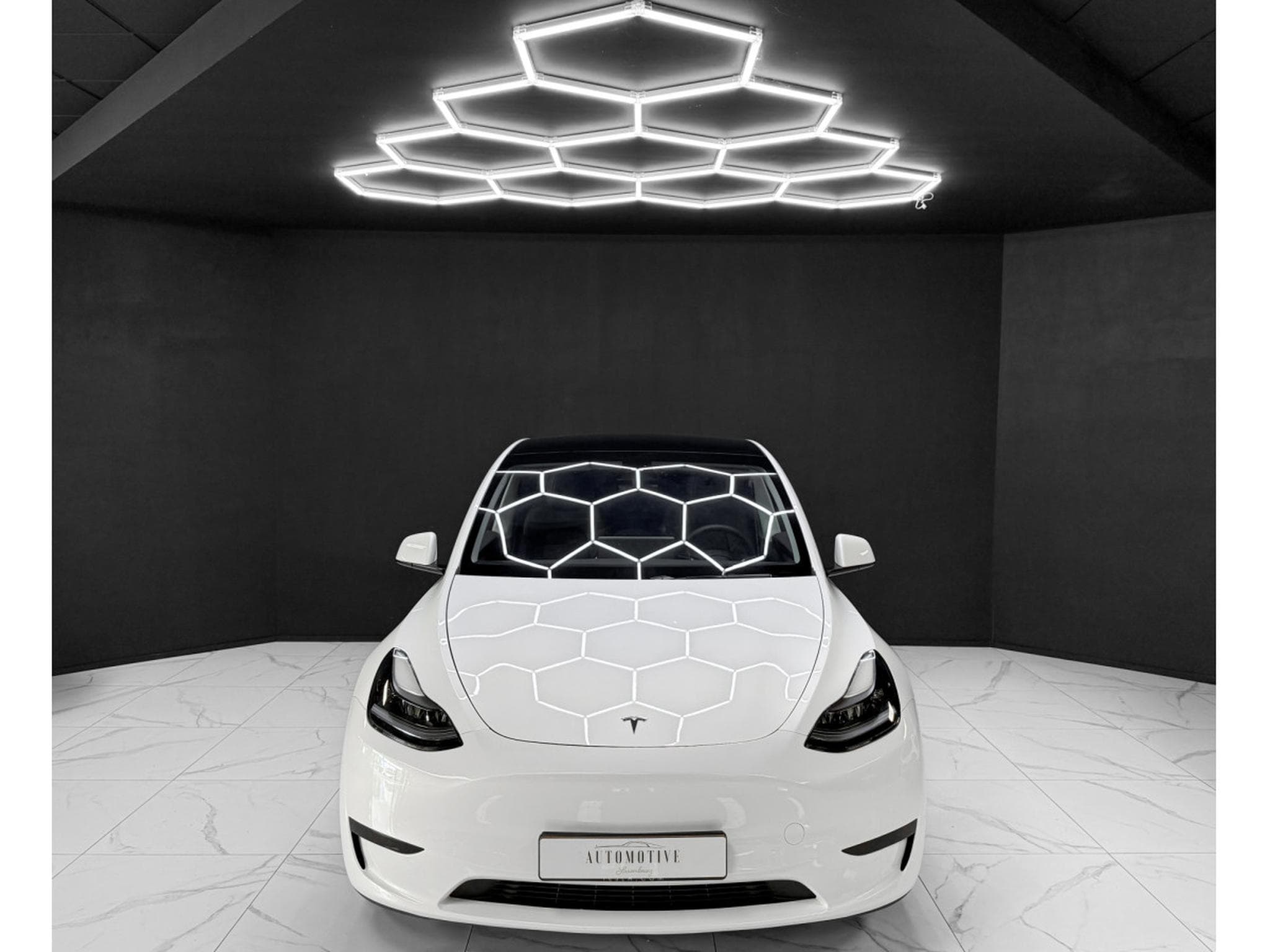 Tesla Model Y RWD (2023) - Photo 8