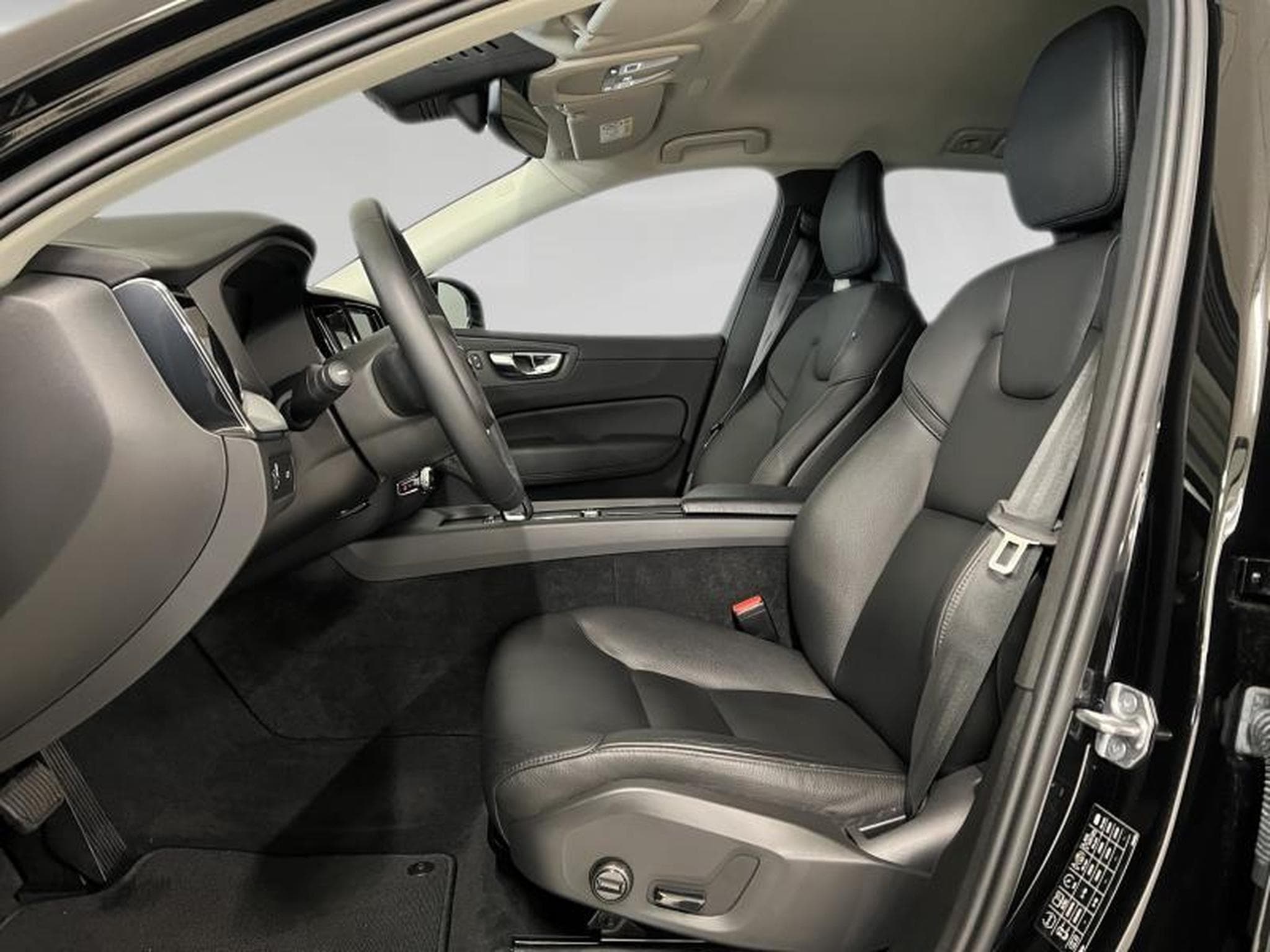 Volvo XC60 Core (2022) - Photo 10
