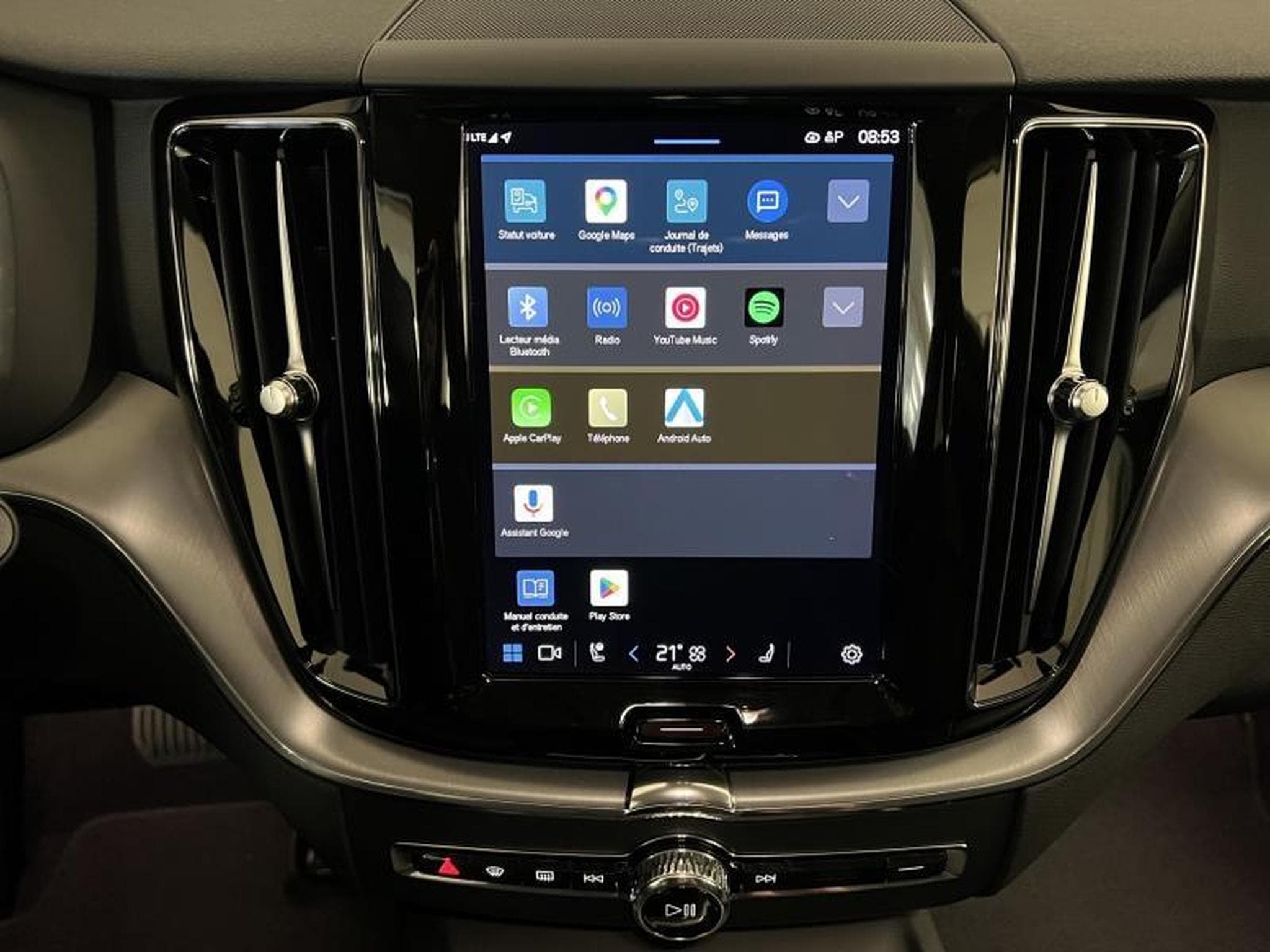 Volvo XC60 Core (2022) - Photo 11