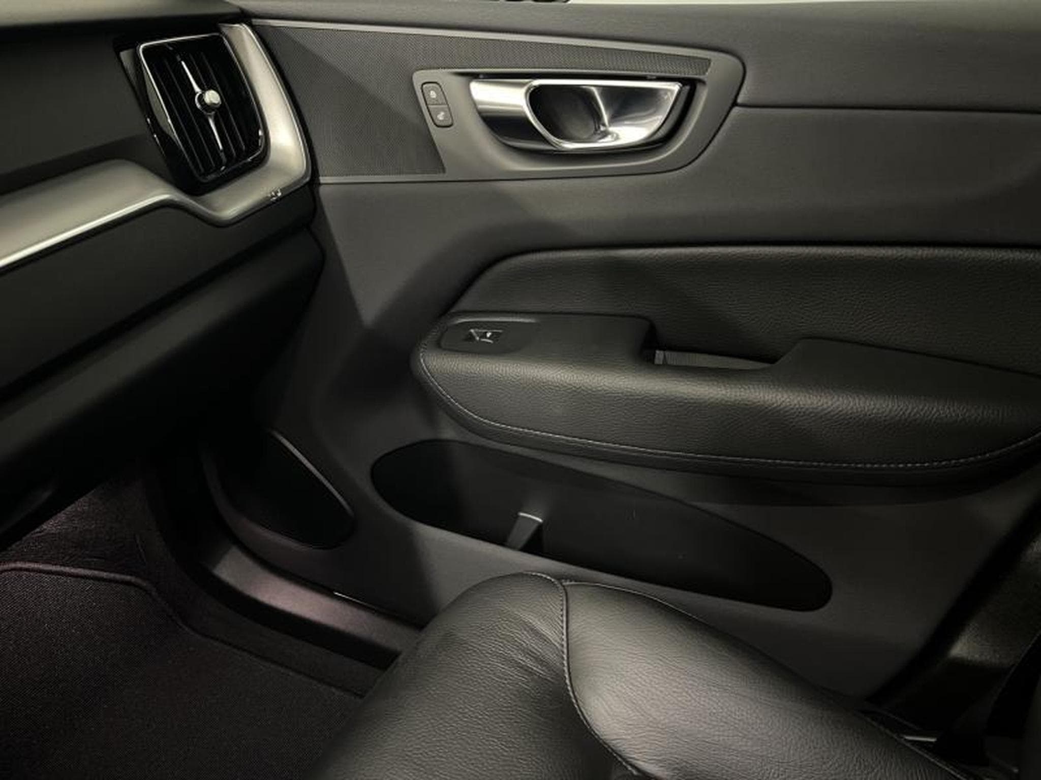 Volvo XC60 Core (2022) - Photo 12