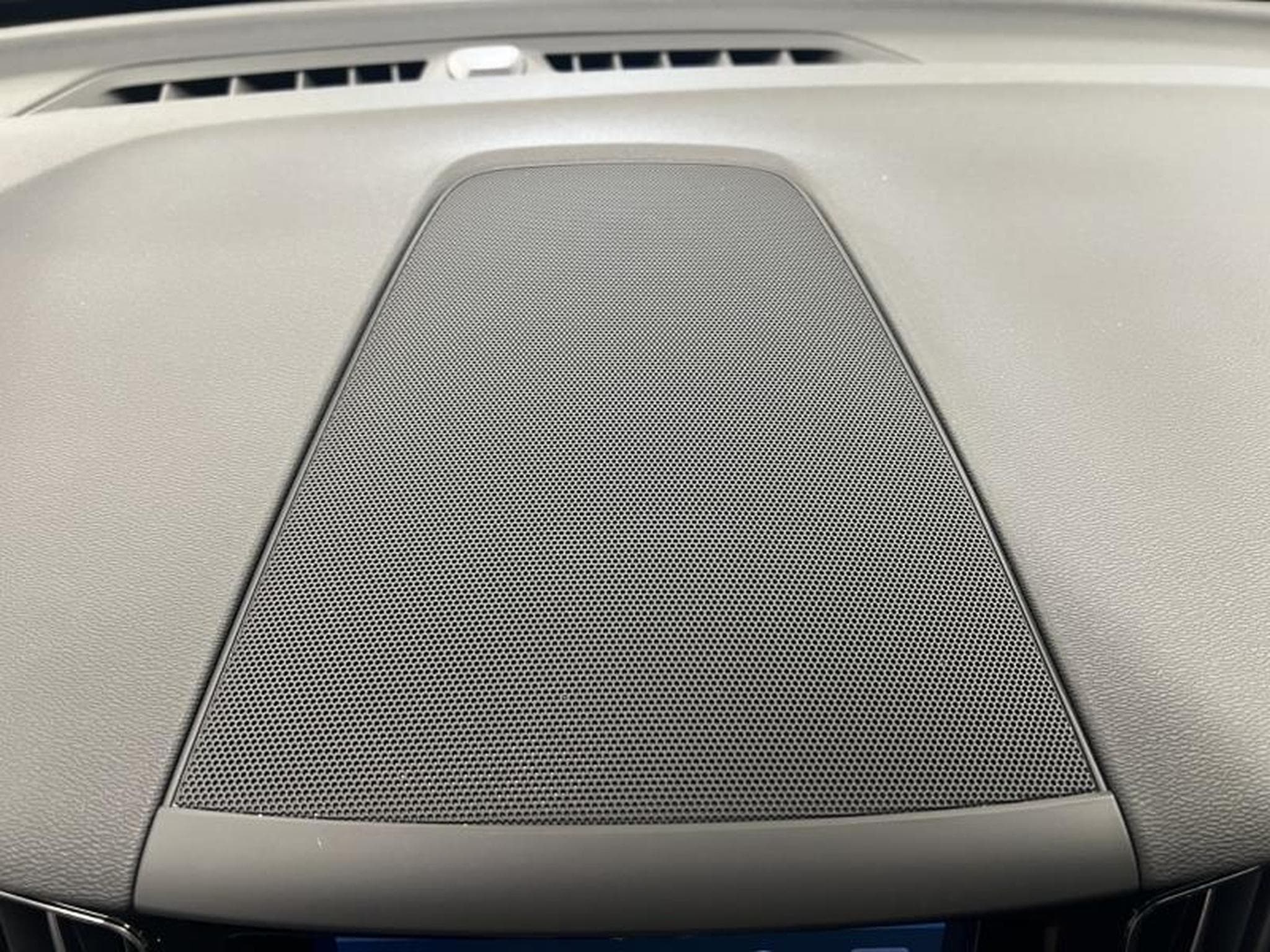 Volvo XC60 Core (2022) - Photo 13
