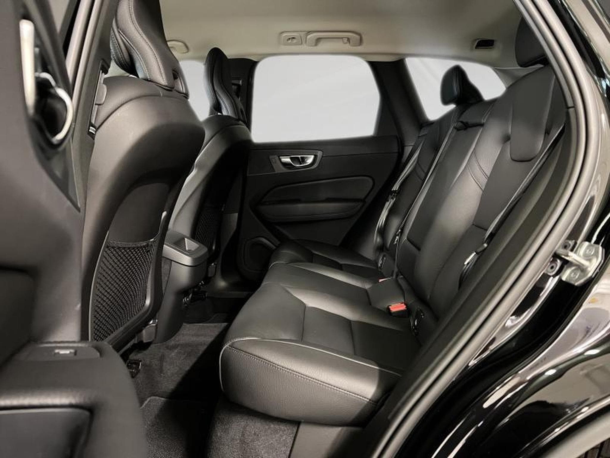 Volvo XC60 Core (2022) - Photo 17