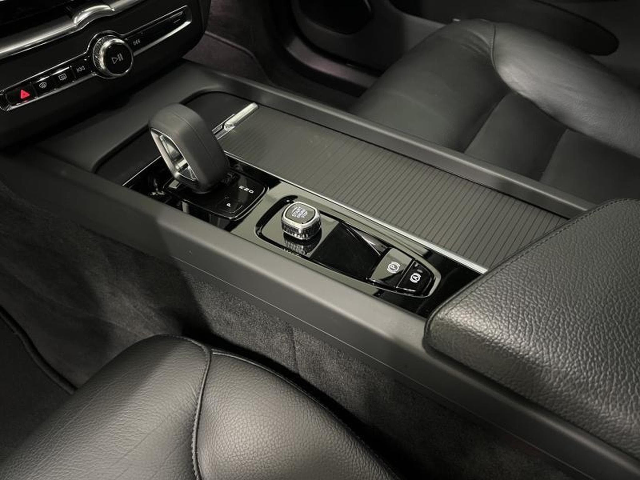 Volvo XC60 Core (2022) - Photo 8
