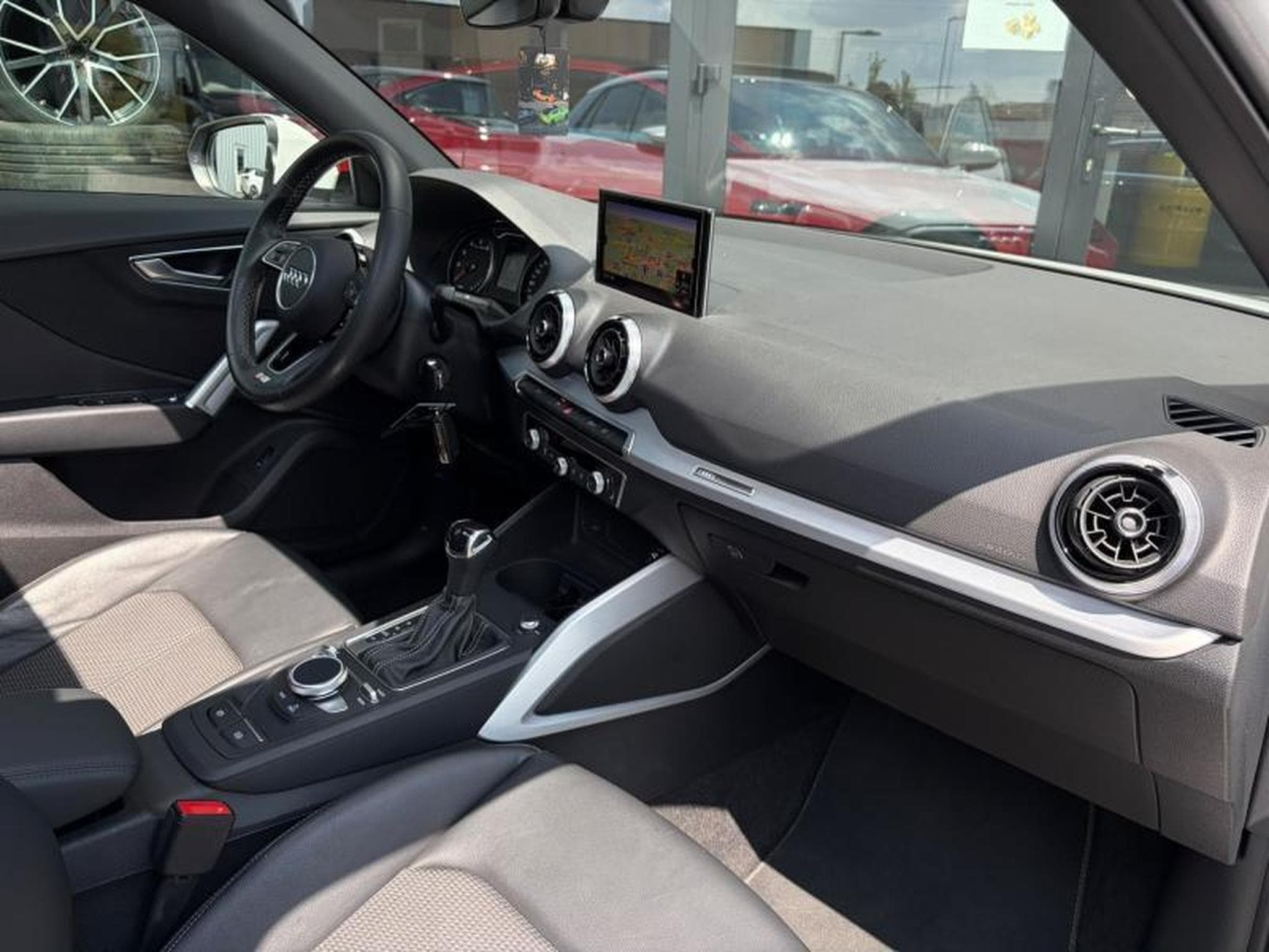 Audi Q2 S line/Toit Ouvrant/Sièges chauffants/ACC (2022) - Photo 9