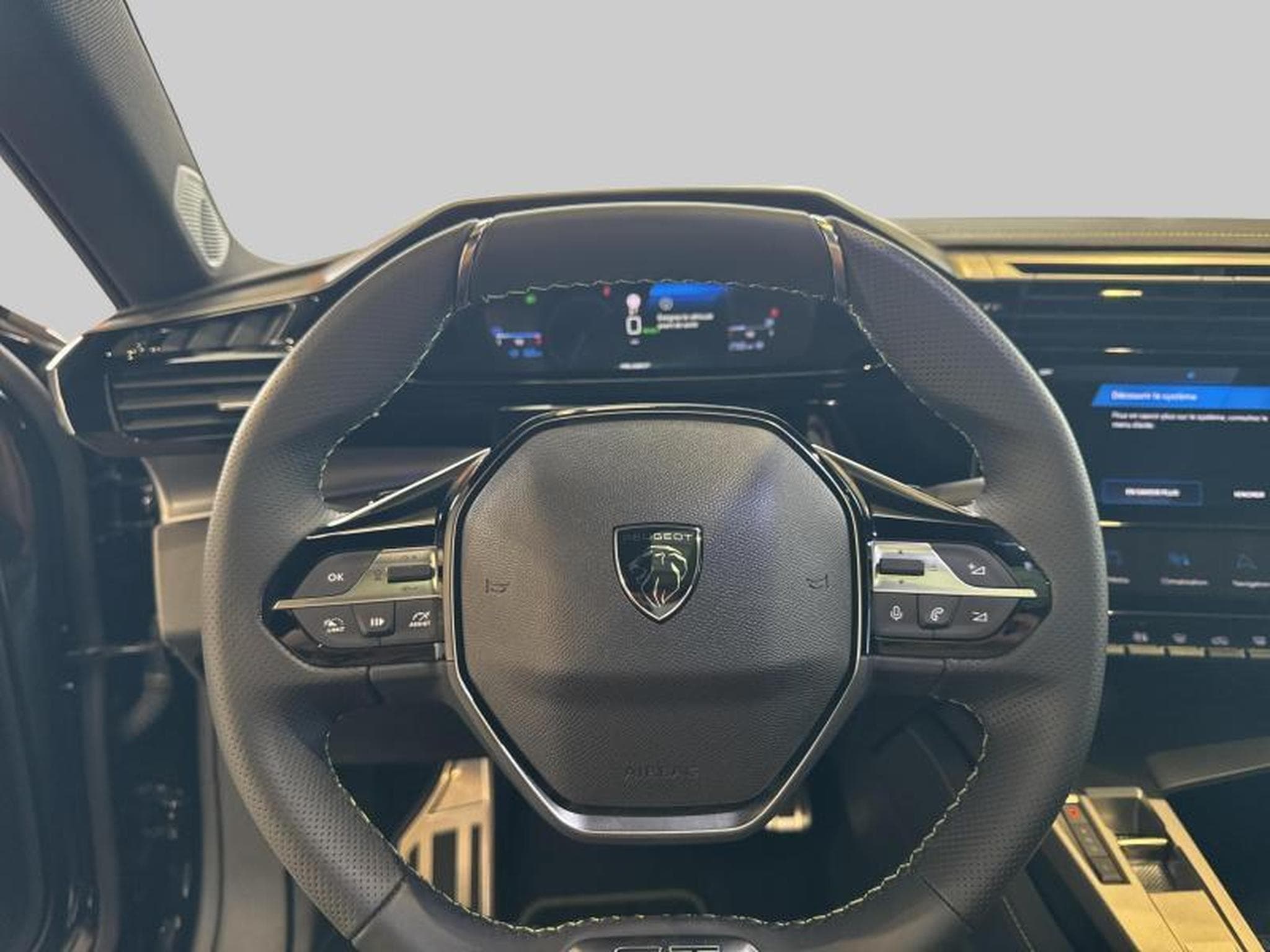 Peugeot 408 GT Plug-In Hybrid 225 EAT8 (2025) - Photo 14