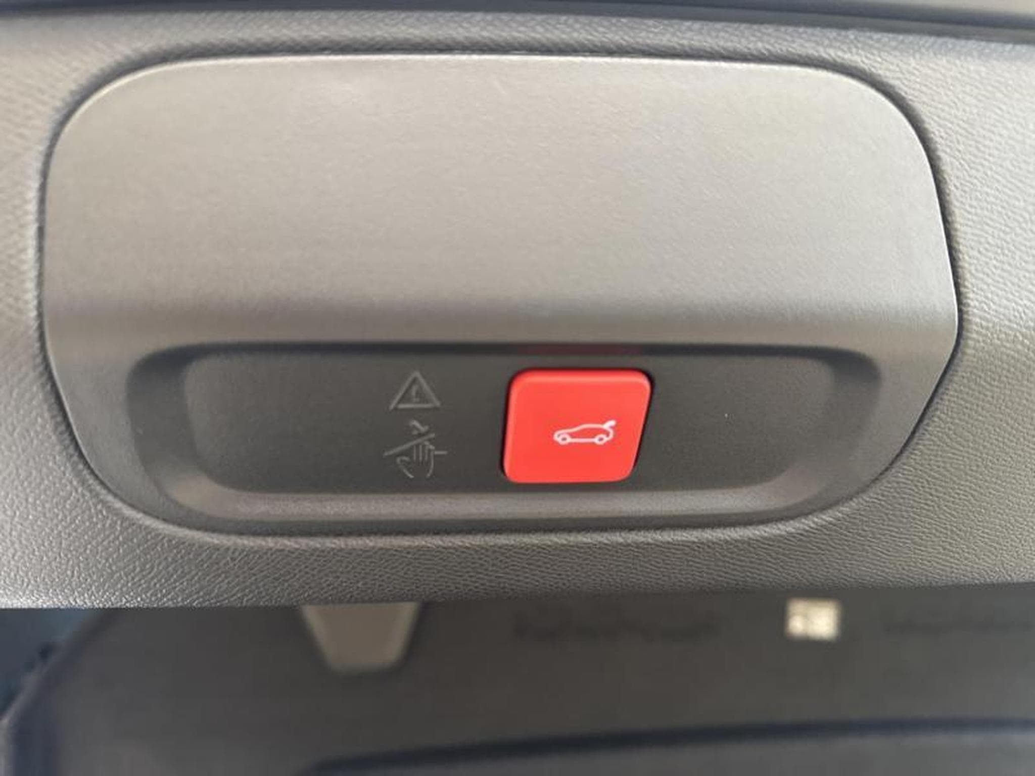 Peugeot 408 GT Plug-In Hybrid 225 EAT8 (2025) - Photo 21