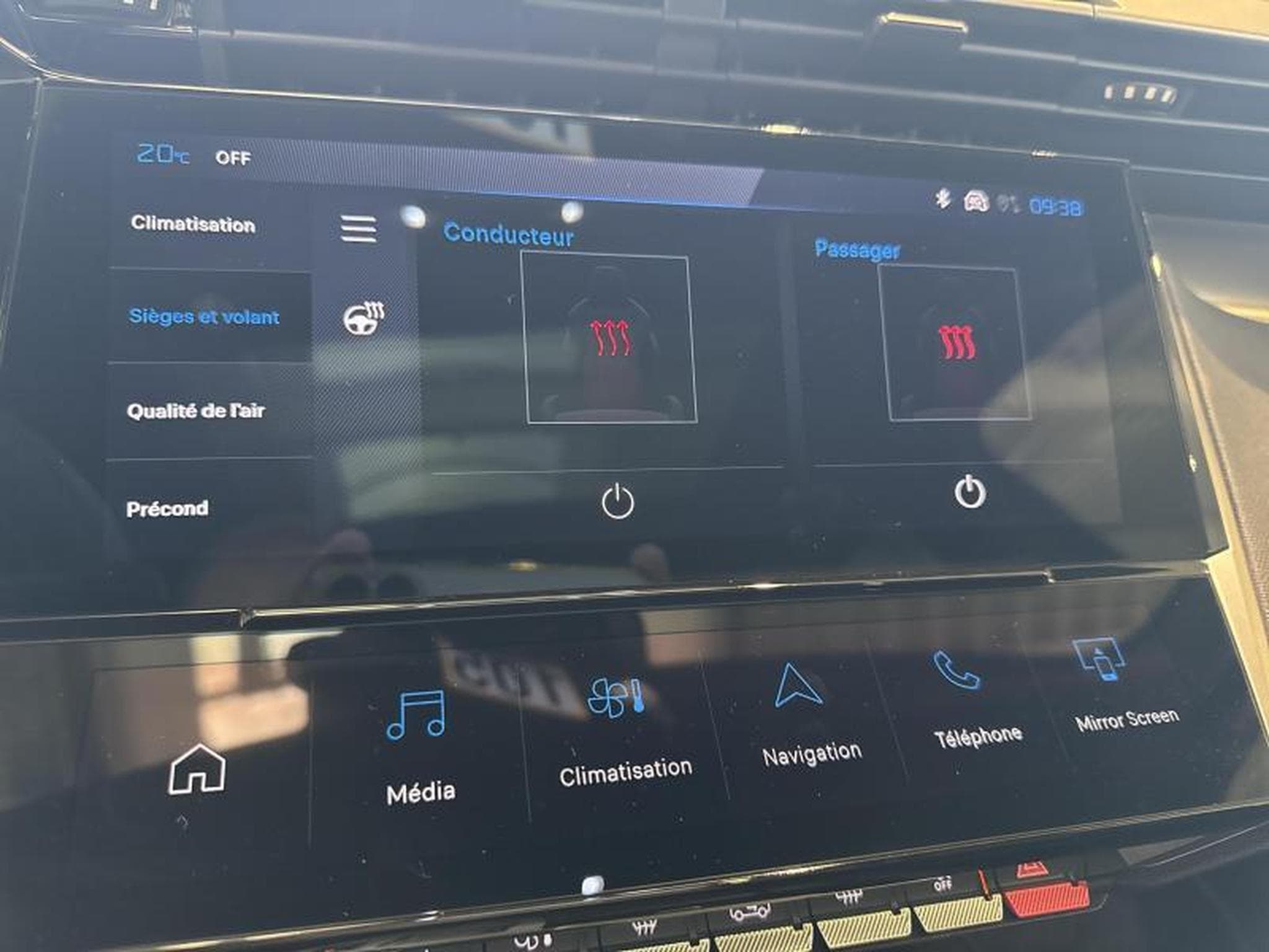 Peugeot 408 GT Plug-In Hybrid 225 EAT8 (2025) - Photo 24