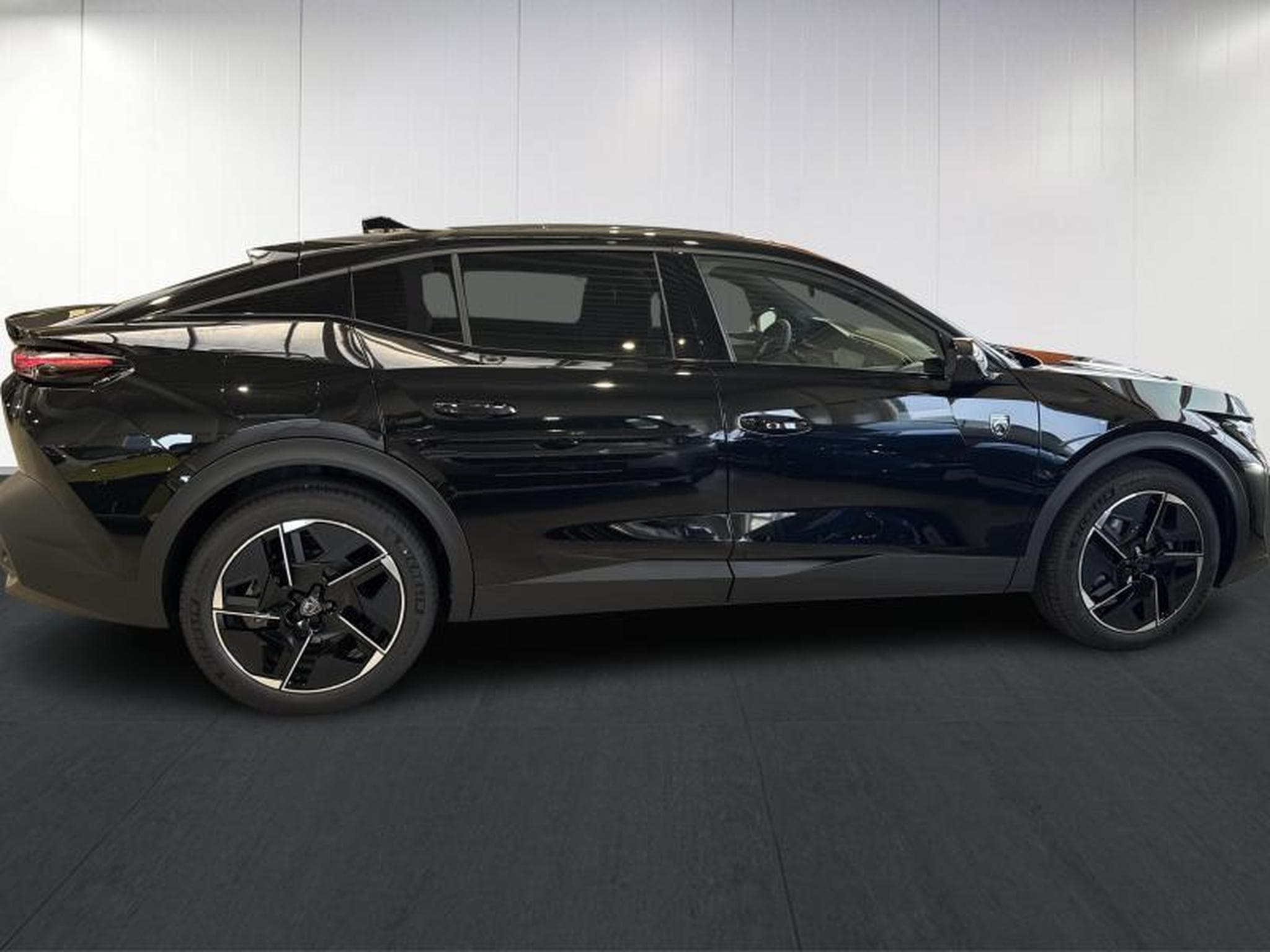 Peugeot 408 GT Plug-In Hybrid 225 EAT8 (2025) - Photo 8