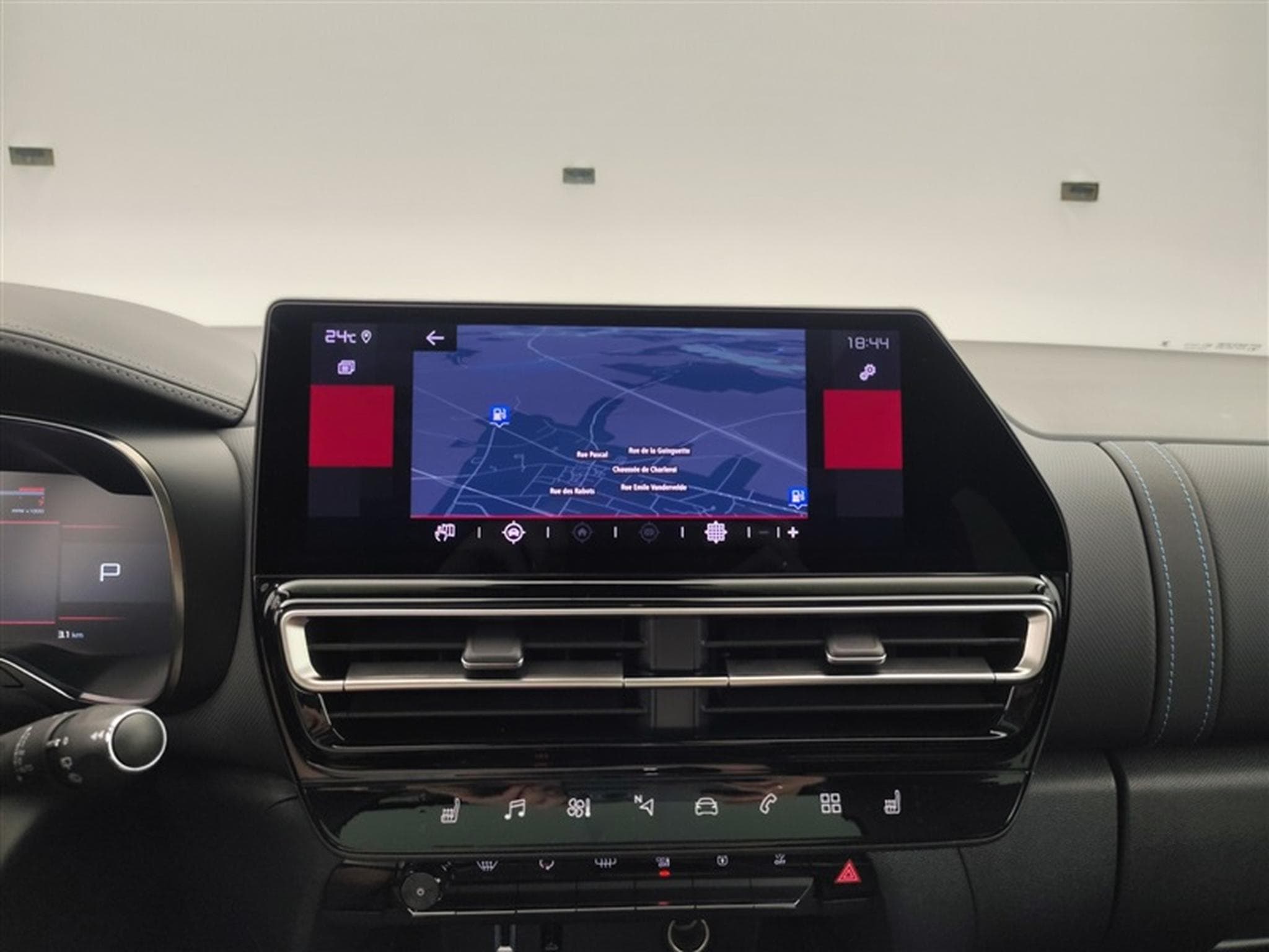 Citroen C5 Aircross 1.5 BlueHDi 130cv EAT8 MAX NAVI / FULL LED / TOIT PANO (2025) - Photo 11