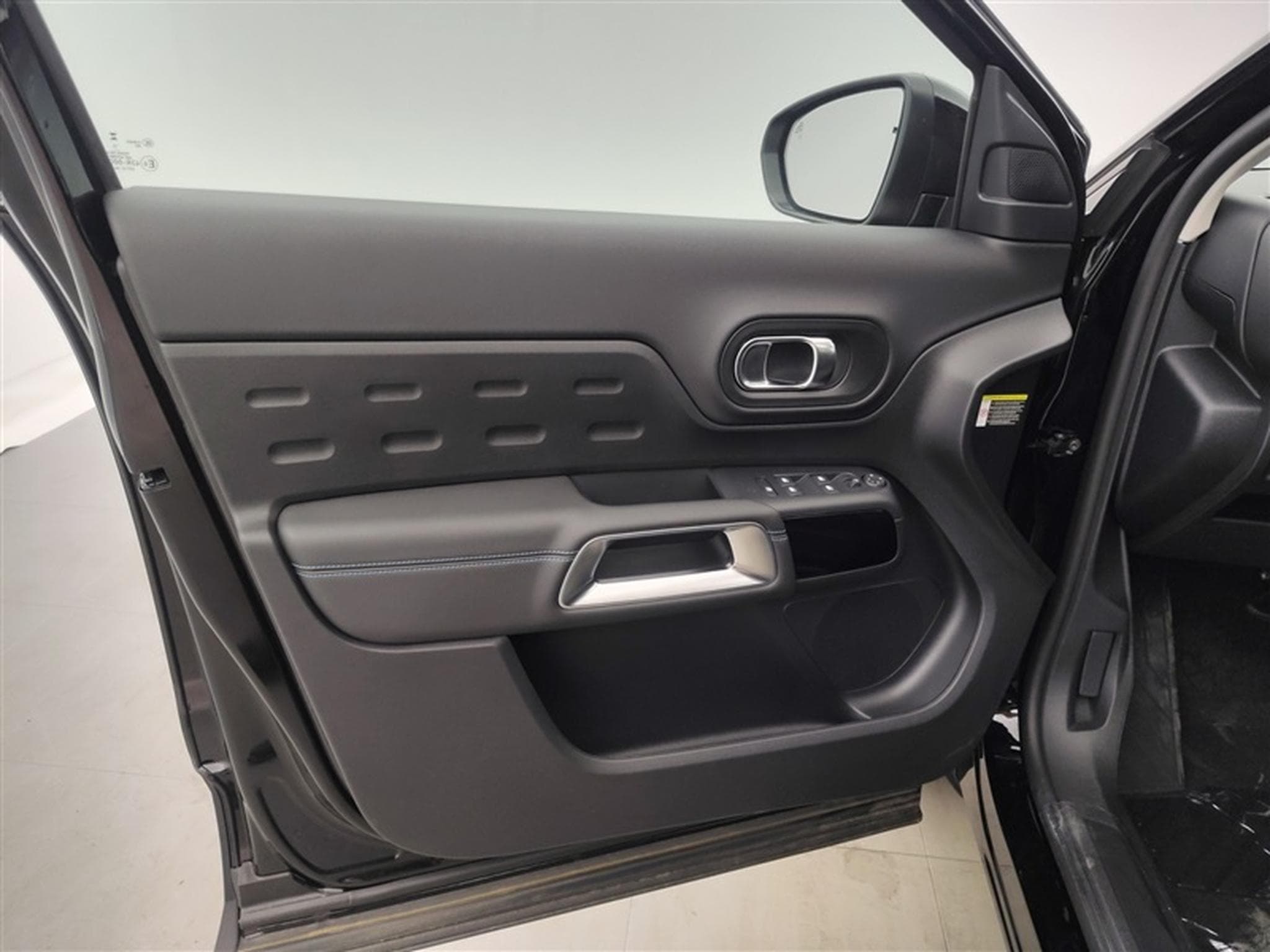 Citroen C5 Aircross 1.5 BlueHDi 130cv EAT8 MAX NAVI / FULL LED / TOIT PANO (2025) - Photo 18