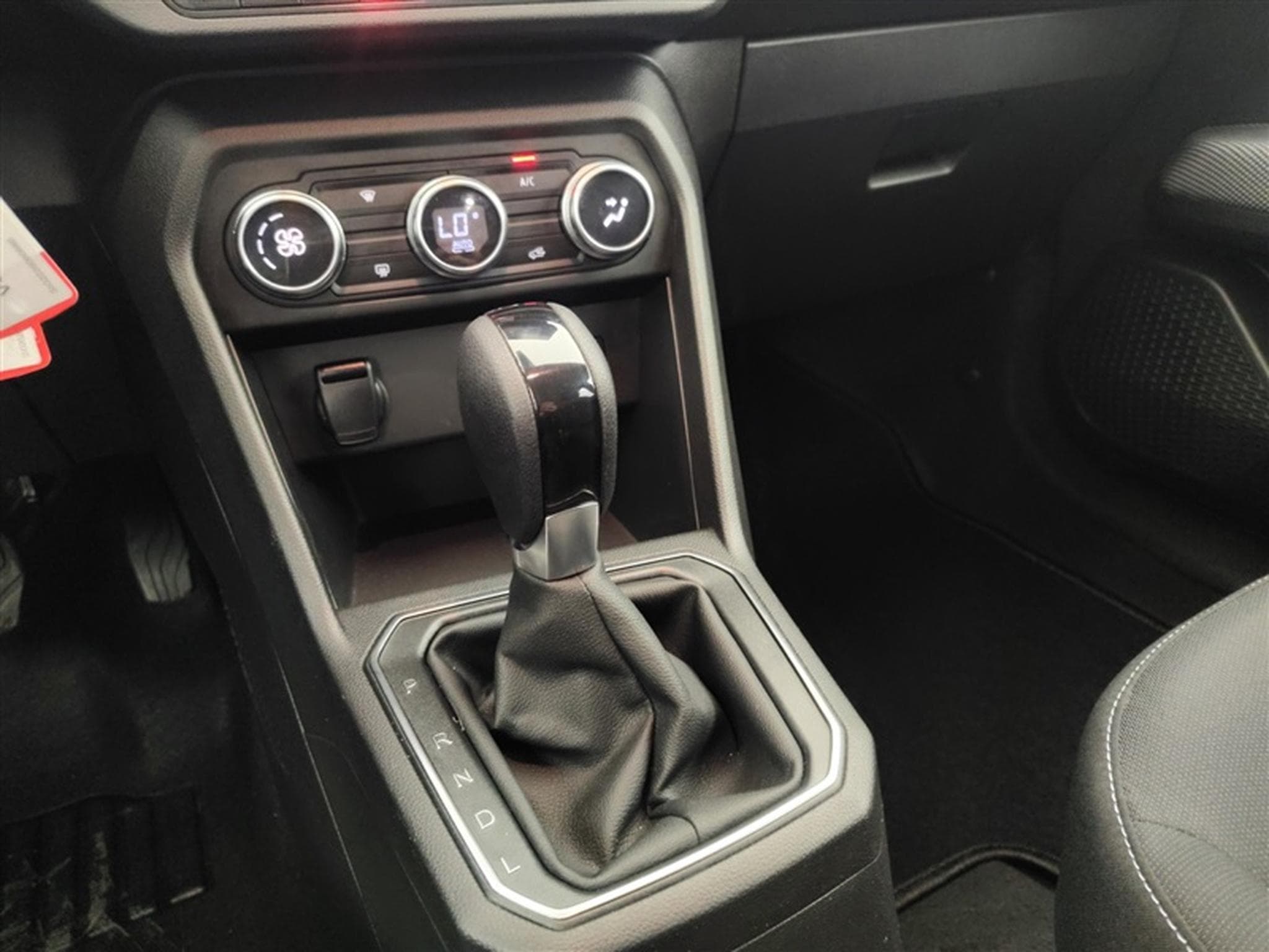 Dacia Logan 1.0 TCe 90cv EDC Comfort NAVI / FULL LED / CAMERA /PDC AV+AR (2023) - Photo 13