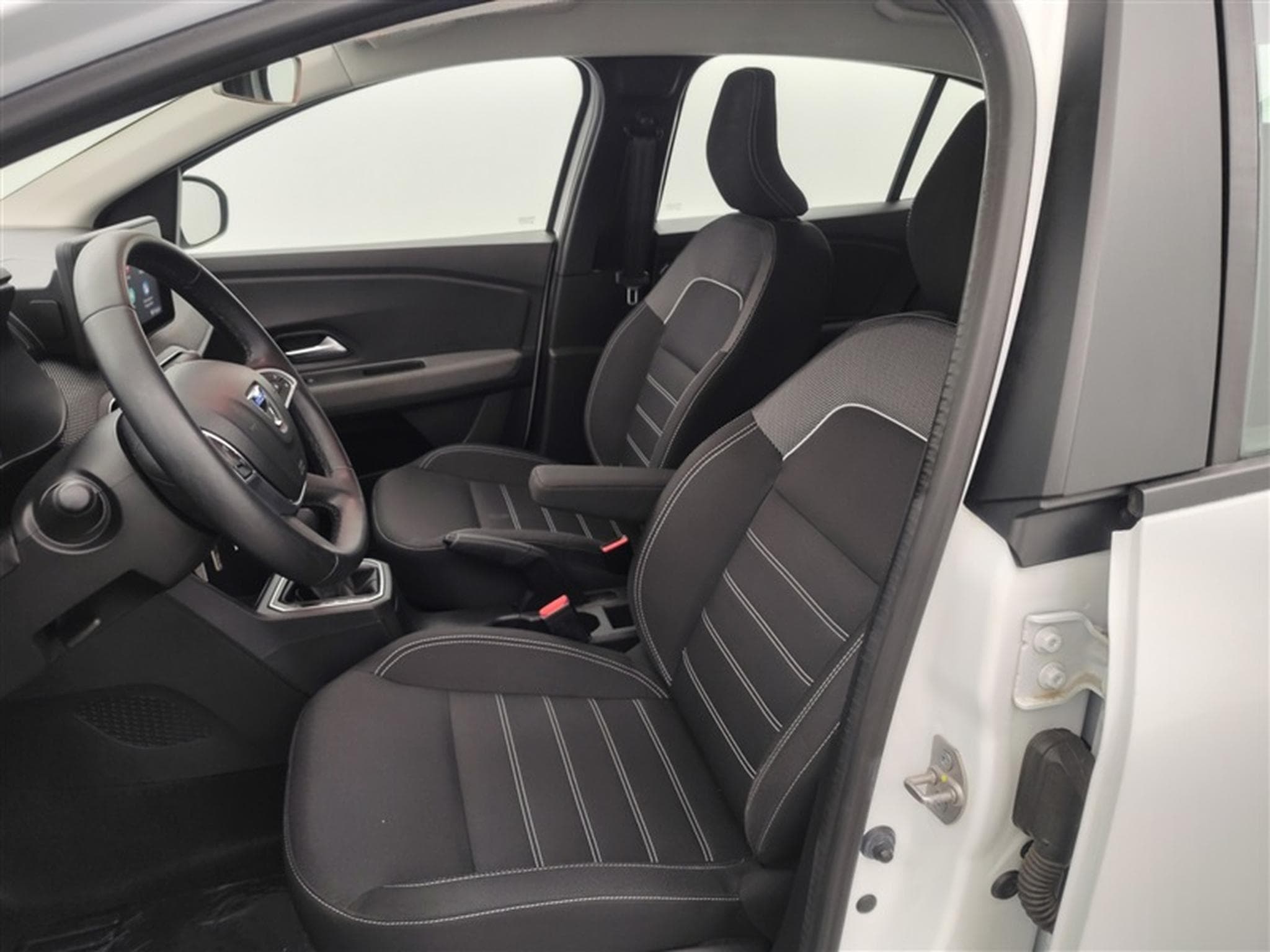 Dacia Logan 1.0 TCe 90cv EDC Comfort NAVI / FULL LED / CAMERA /PDC AV+AR (2023) - Photo 6