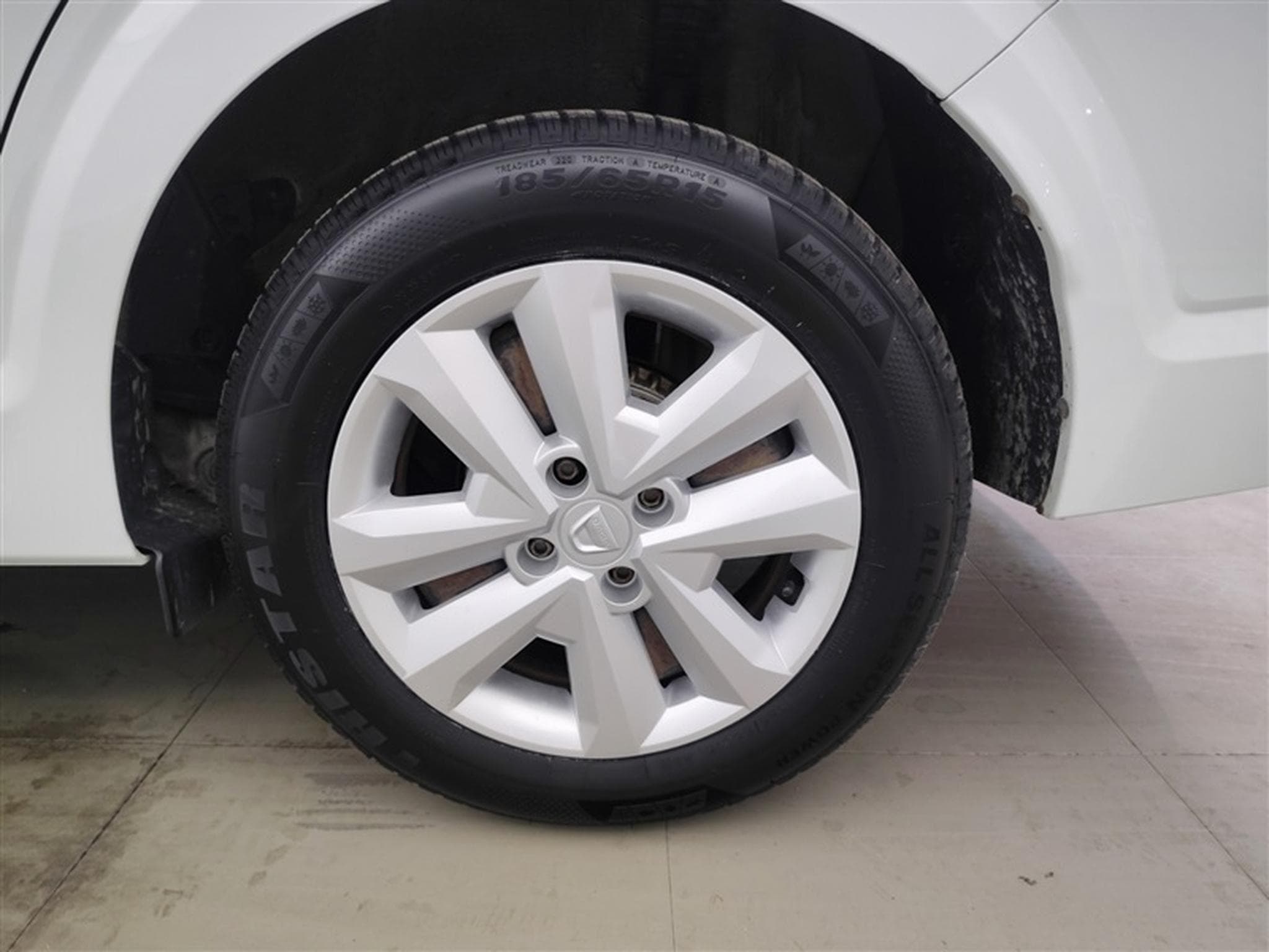 Dacia Logan 1.0 TCe 90cv EDC Comfort NAVI / FULL LED / CAMERA /PDC AV+AR (2023) - Photo 7