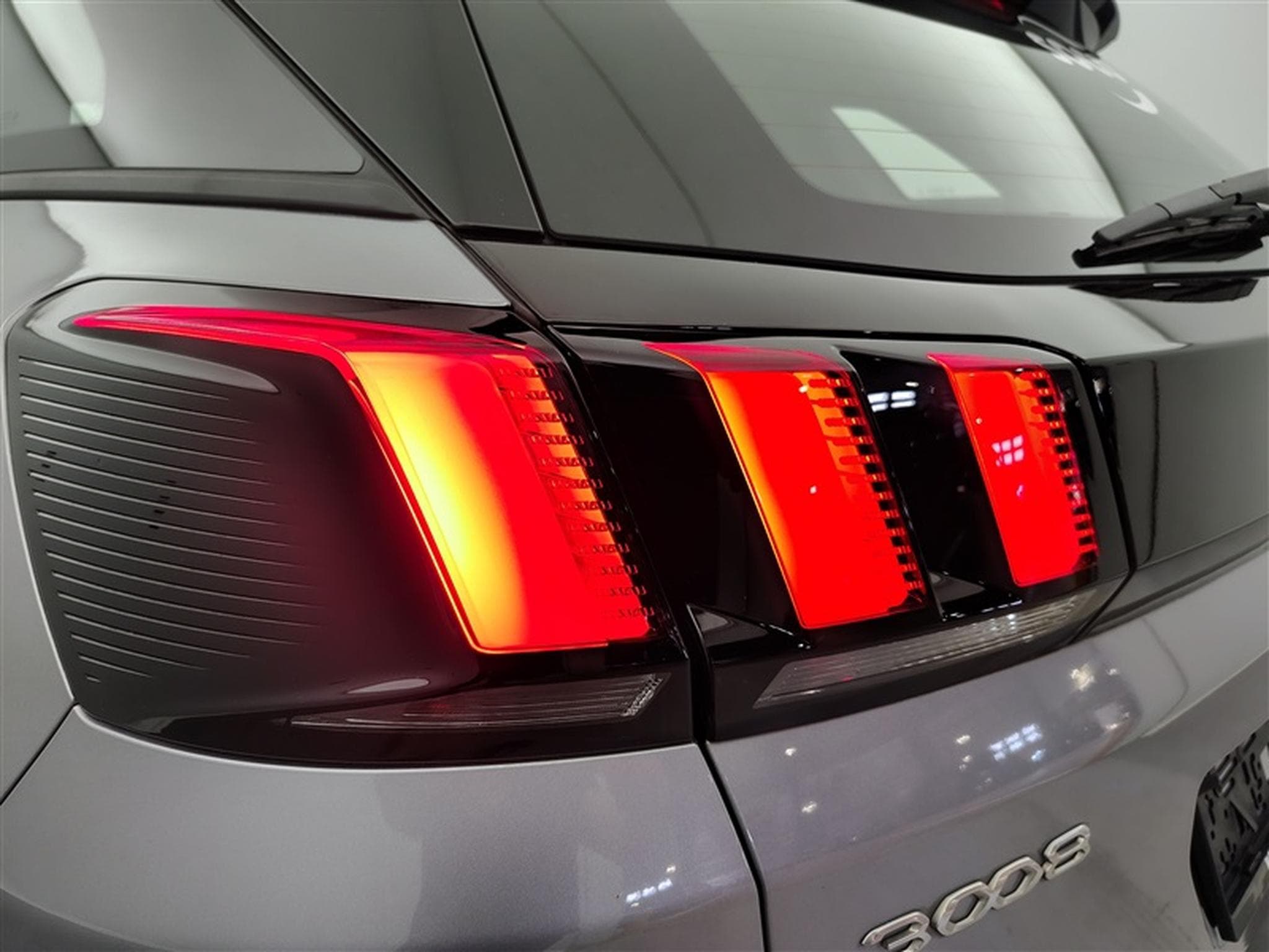 Peugeot 3008 1.2 PureTech 130cv EAT8 Active Pack NAVI / FULL LED / CAMERA (2023) - Photo 16