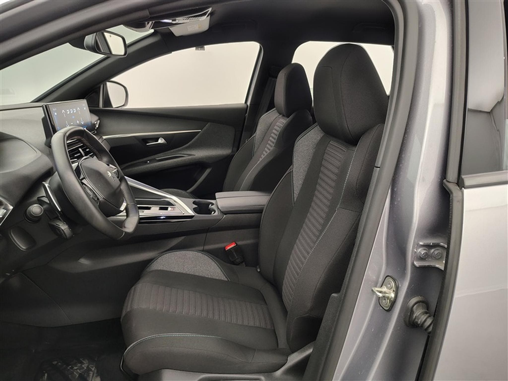 Peugeot 3008 1.2 PureTech 130cv EAT8 Active Pack NAVI / FULL LED / CAMERA (2023) - Photo 7