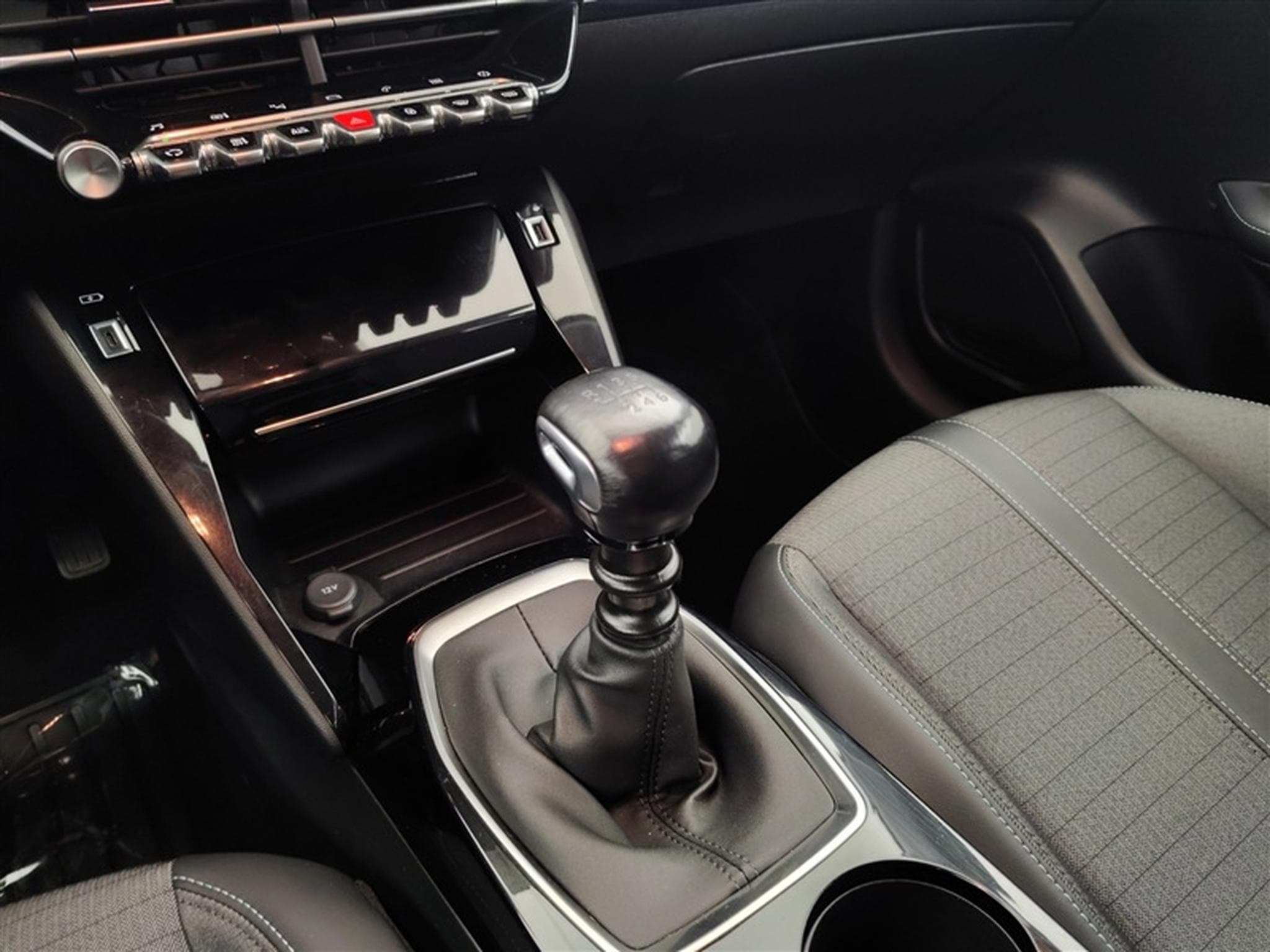 Peugeot 208 1.2i PureTech Allure Pack CLIM/CAM/PDC (2022) - Photo 13