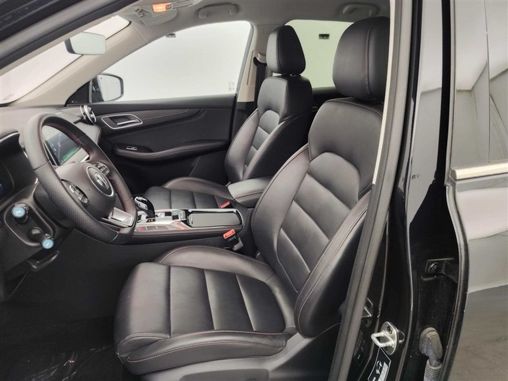 MG HS 1.5 T-GDi 160cv DCT Comfort NAVI / FULL LED / CUIR / JA 17" (2024) - Photo 7