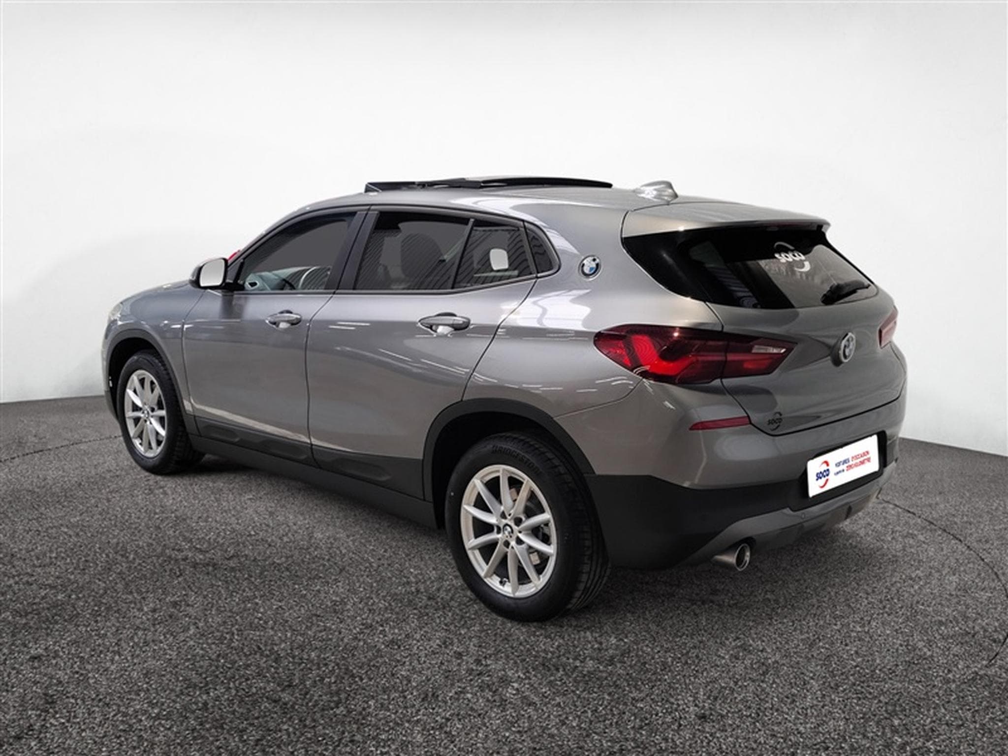 BMW X2 1.5i sDrive18 Business NAVI/FULL LED/TO PANO/JA17/PDC/CAMERA (2022) - Photo 2