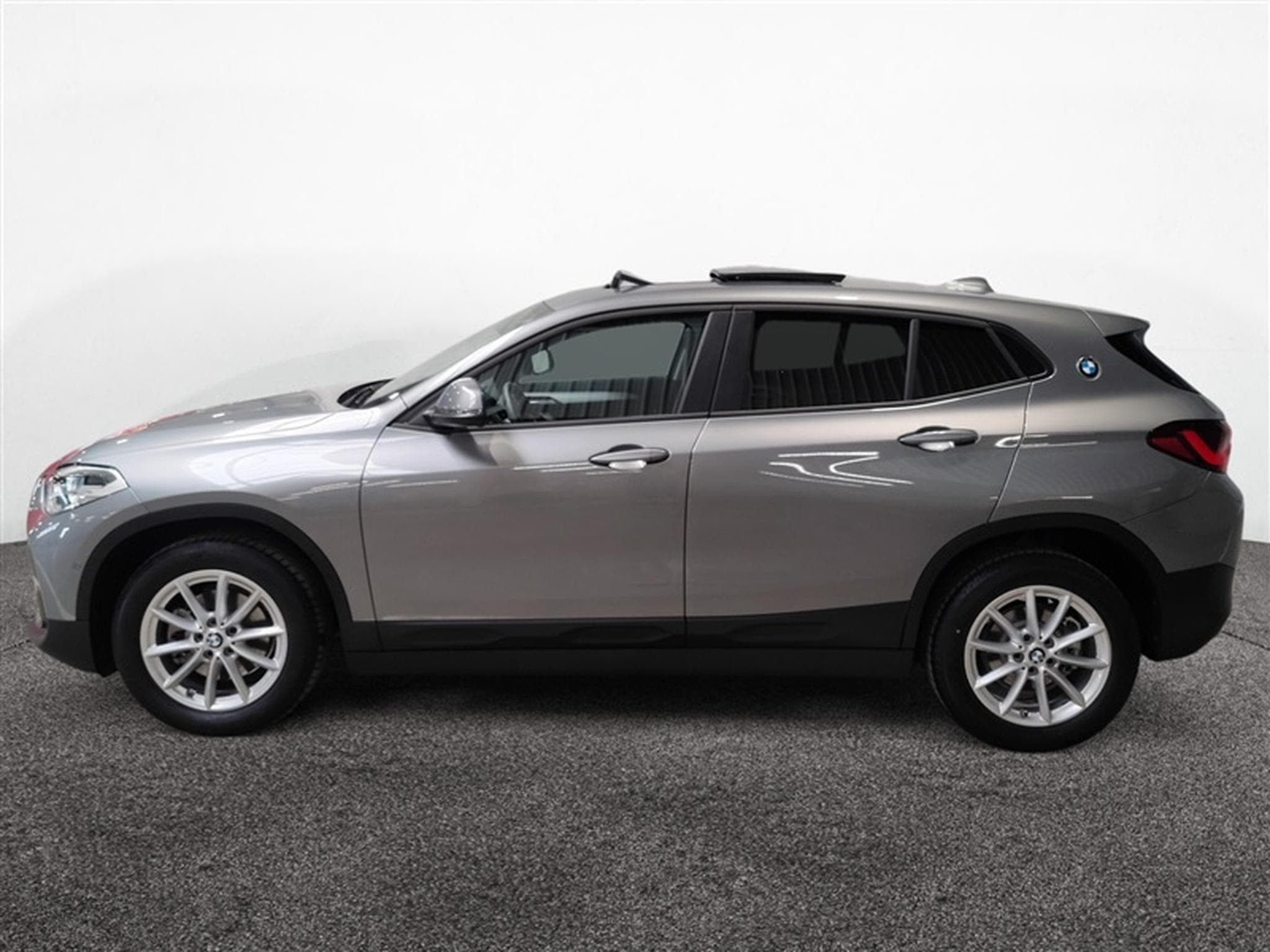 BMW X2 1.5i sDrive18 Business NAVI/FULL LED/TO PANO/JA17/PDC/CAMERA (2022) - Photo 3