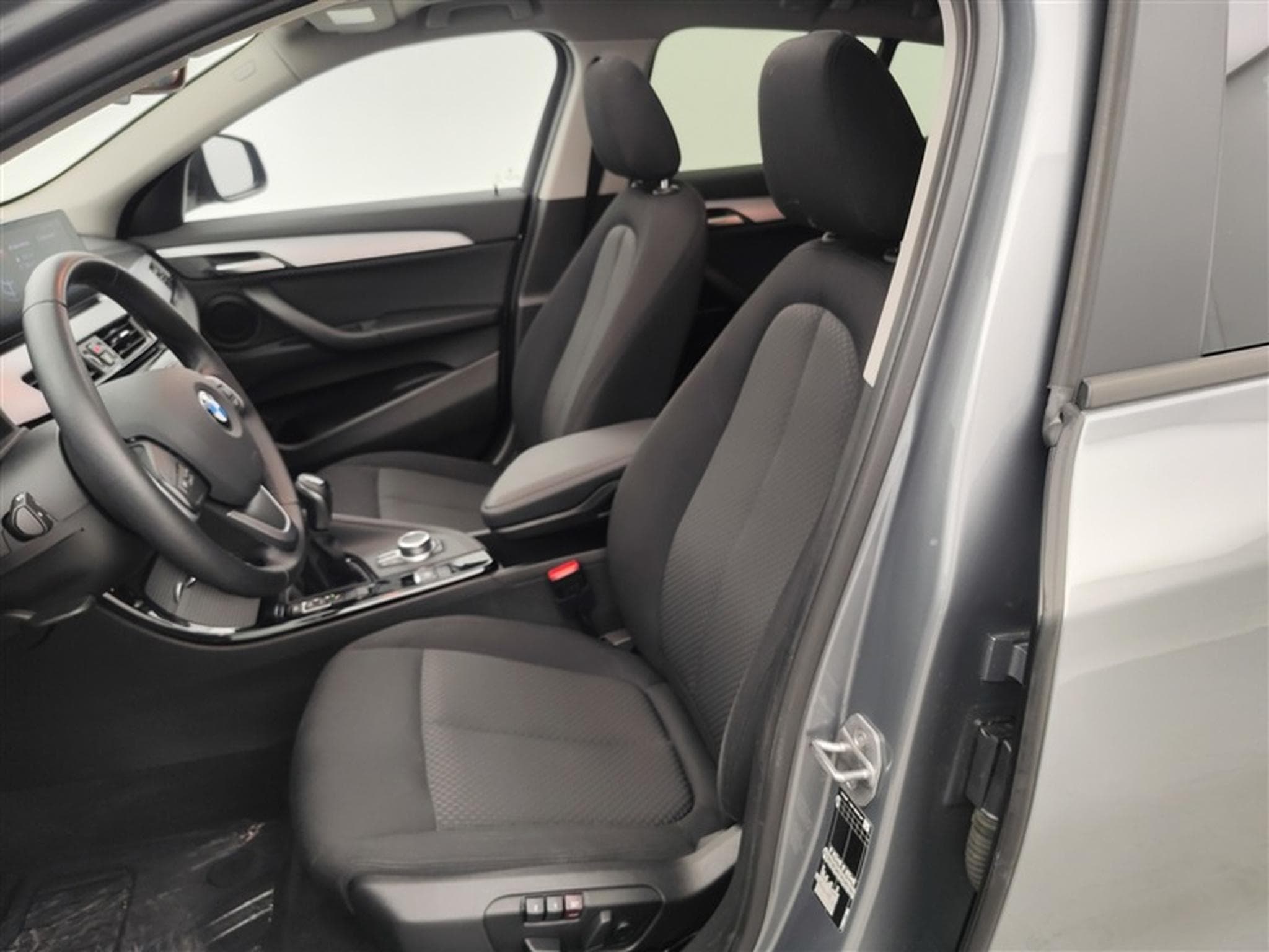 BMW X2 1.5i sDrive18 Business NAVI/FULL LED/TO PANO/JA17/PDC/CAMERA (2022) - Photo 7