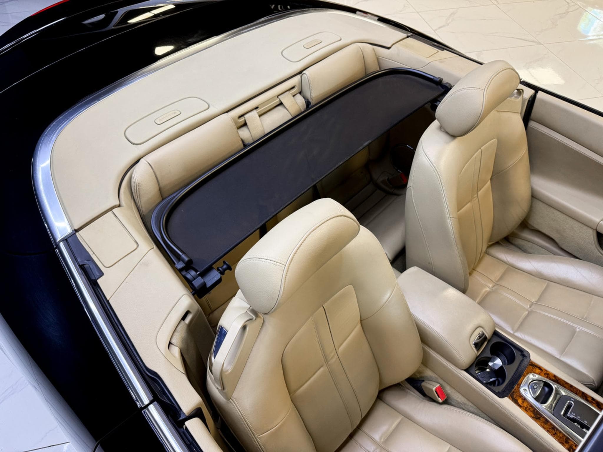 Jaguar XK 3.5 V8 Convertible (2009) - Photo 12