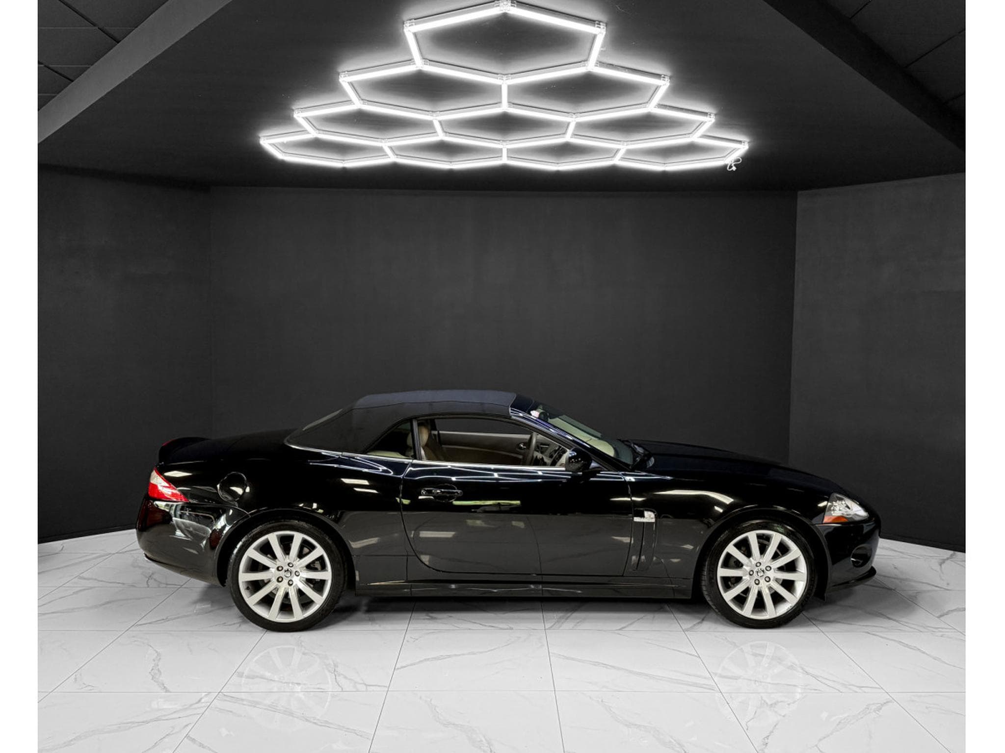 Jaguar XK 3.5 V8 Convertible (2009) - Photo 6