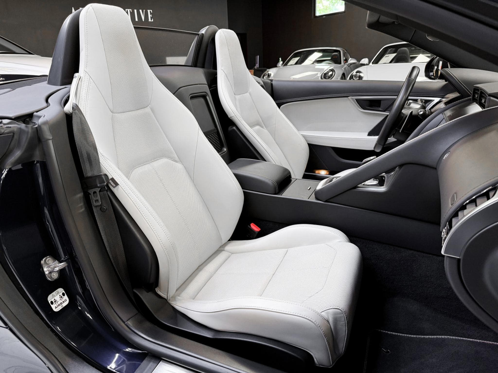 Jaguar F-Type P300 Cabriolet R-Dynamic / Meridian / LED / 1.Hand (2021) - Photo 10