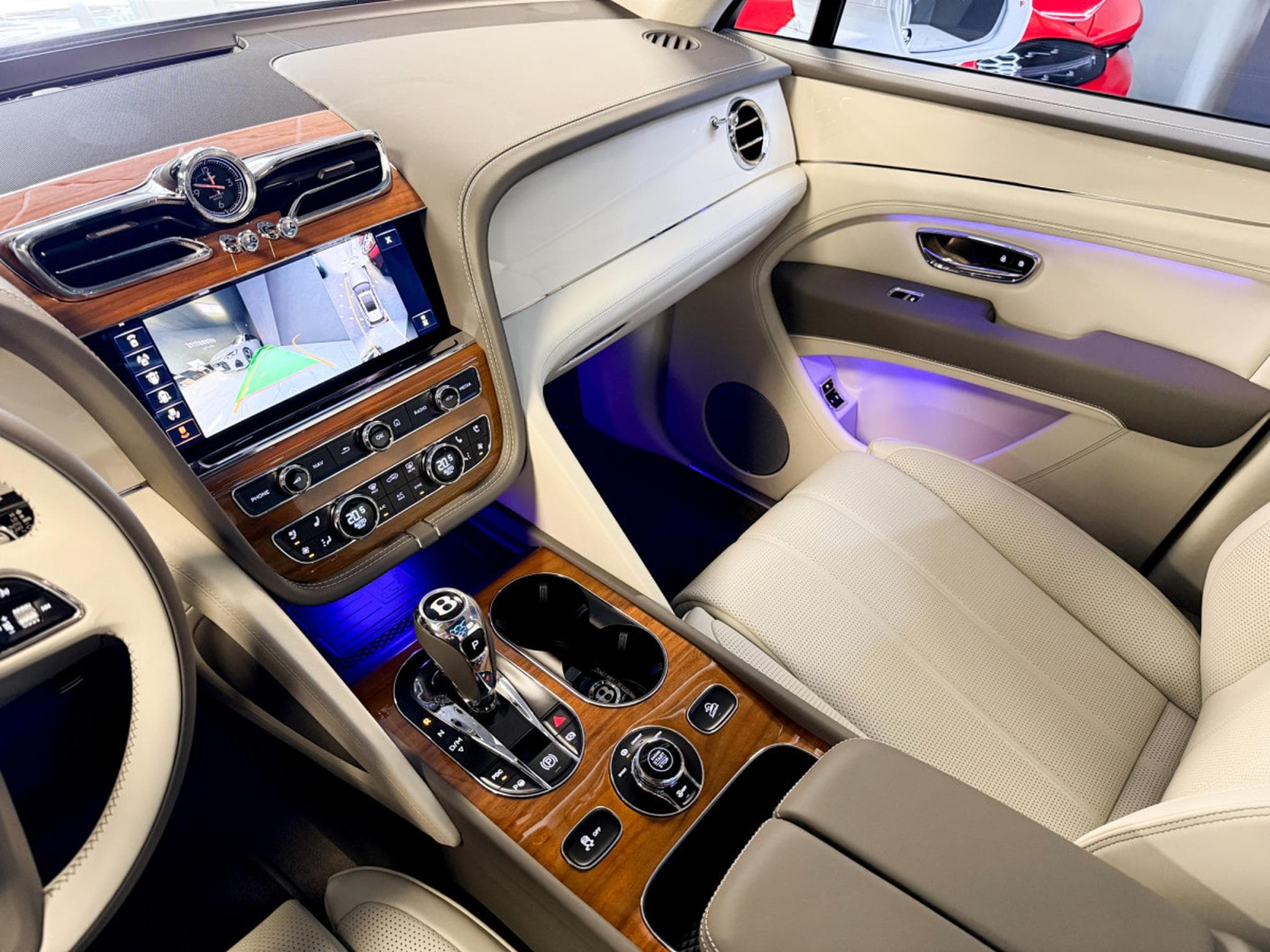 Bentley Bentayga 4.0 V8 S CARBON (2023) - Photo 12