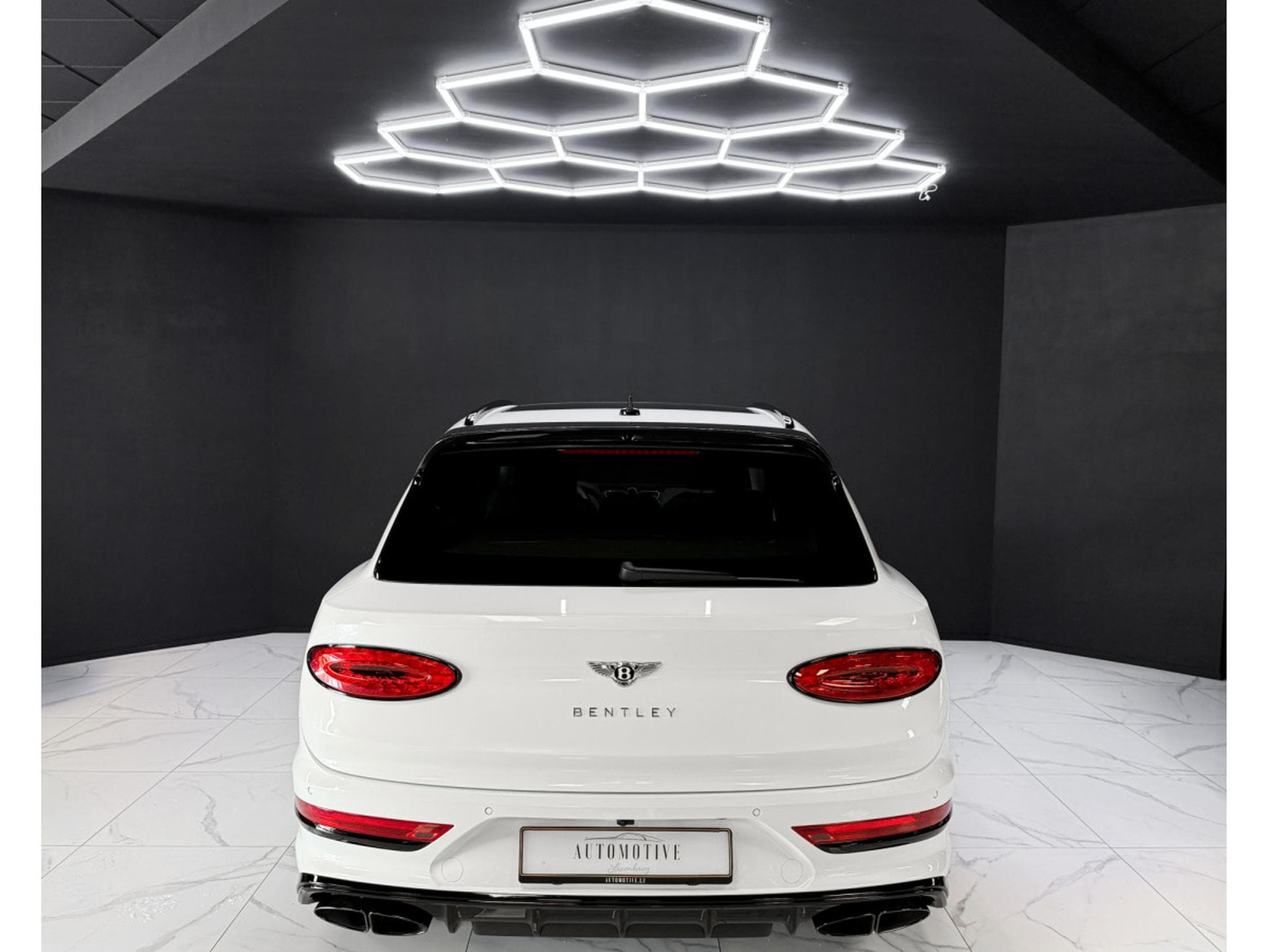 Bentley Bentayga 4.0 V8 S CARBON (2023) - Photo 4