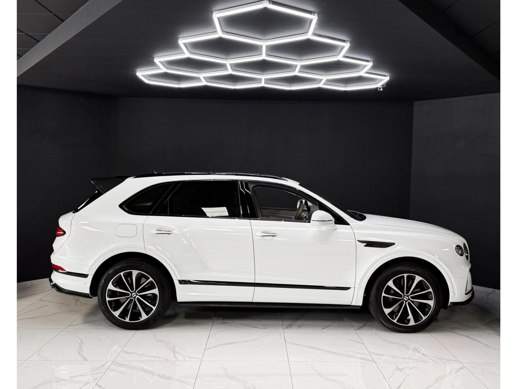 Bentley Bentayga 4.0 V8 S CARBON (2023) - Photo 6