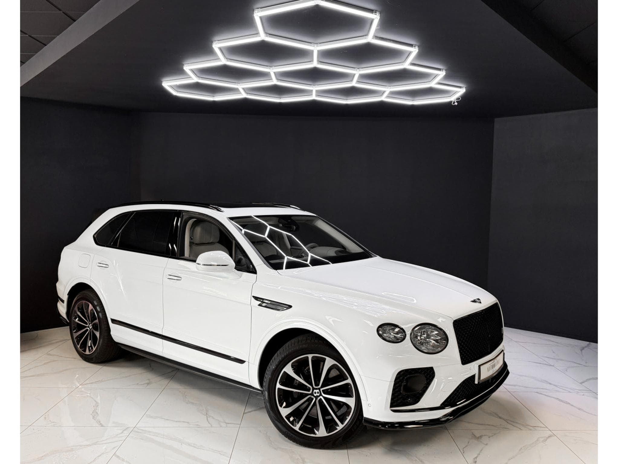 Bentley Bentayga 4.0 V8 S CARBON (2023) - Photo 7