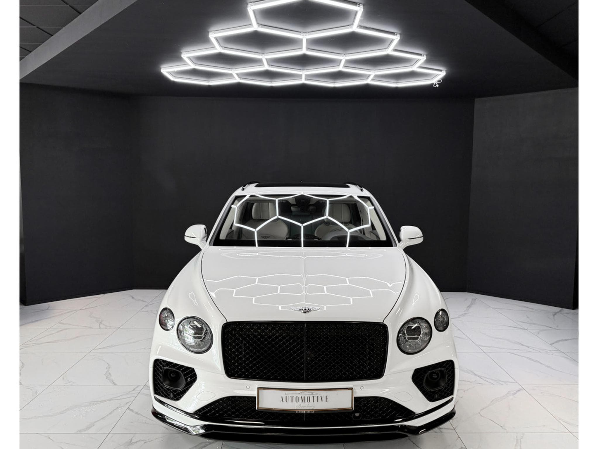 Bentley Bentayga 4.0 V8 S CARBON (2023) - Photo 8