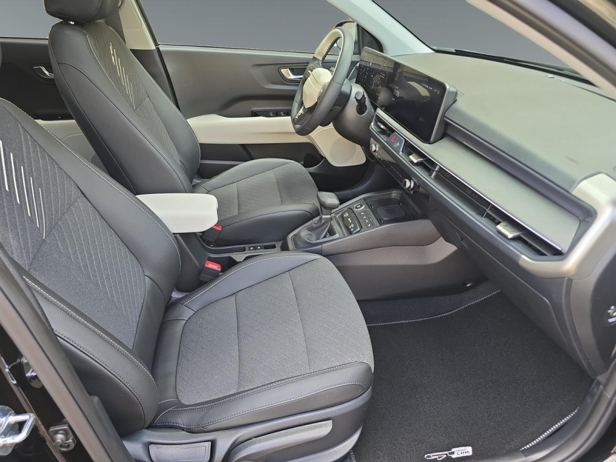 Kia Stonic GT Line 1.0 T-GDI 100 DCT (2026) - Photo 11