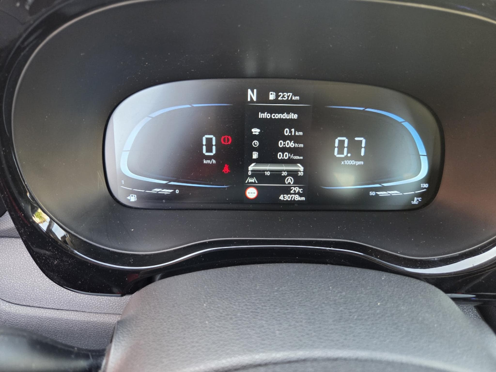 Hyundai i10 1.0 GDI 68 CV Boite Automatique (Garantie 12 mois) (2023) - Photo 17
