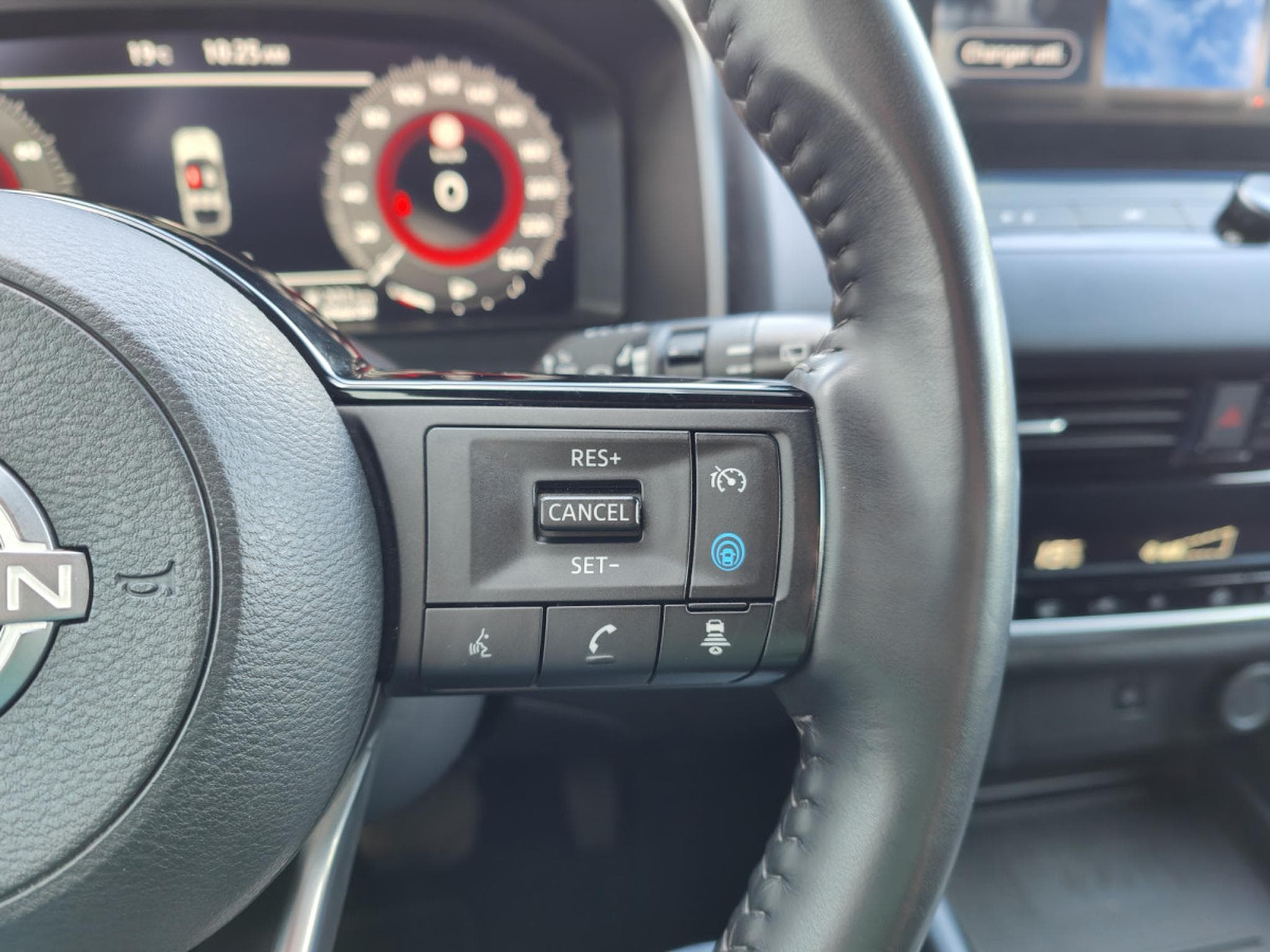 Nissan Qashqai E-POWER TEKNA TOIT PANO CAMERA 360 GPS (2024) - Photo 23