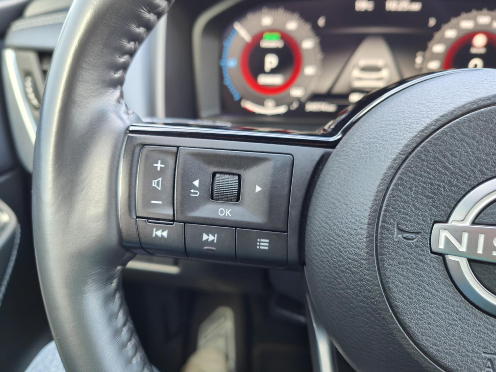 Nissan Qashqai E-POWER TEKNA TOIT PANO CAMERA 360 GPS (2024) - Photo 24