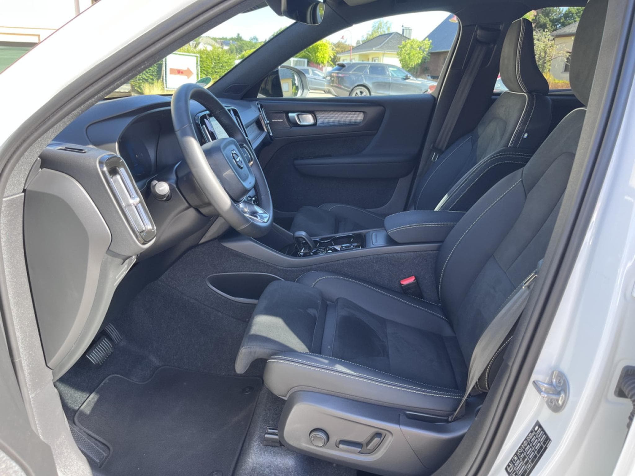 Volvo XC40 B3 Plus Dark DCT (2025) - Foto 10