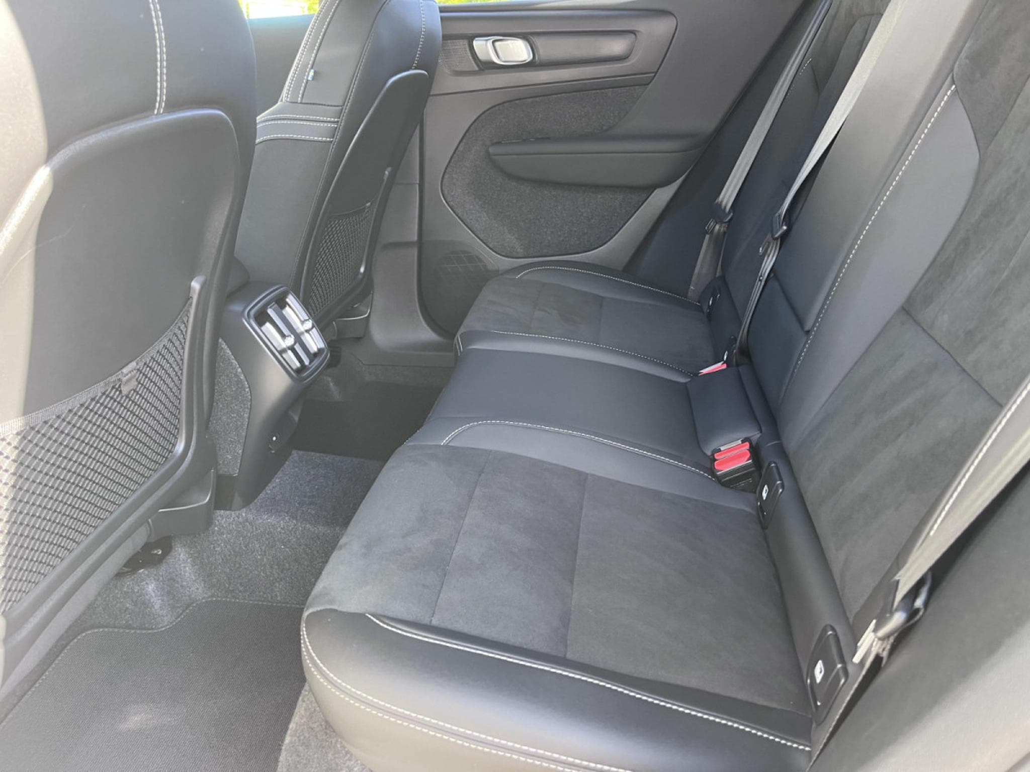 Volvo XC40 B3 Plus Dark DCT (2025) - Foto 12