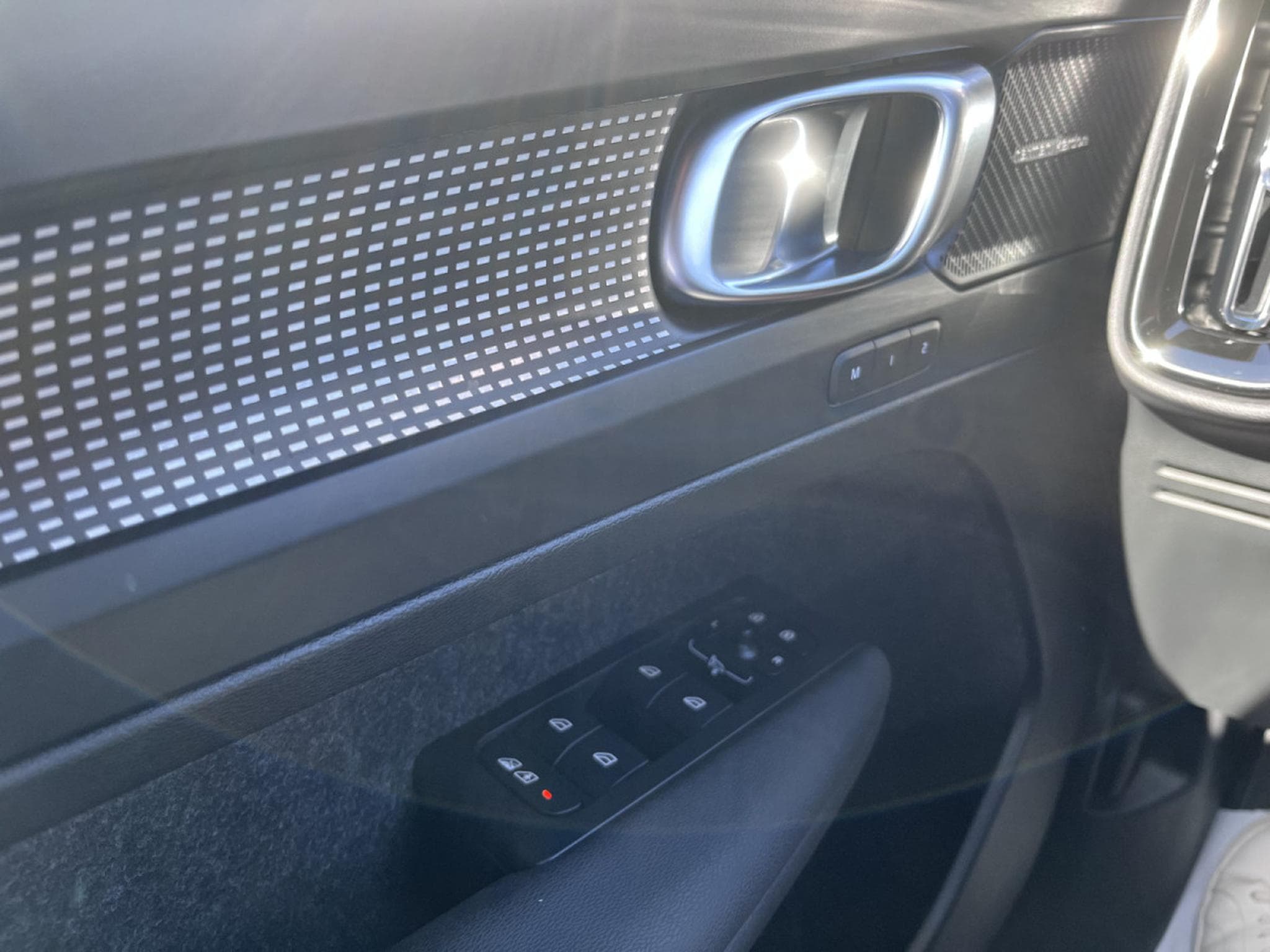 Volvo XC40 B3 Plus Dark DCT (2025) - Foto 17