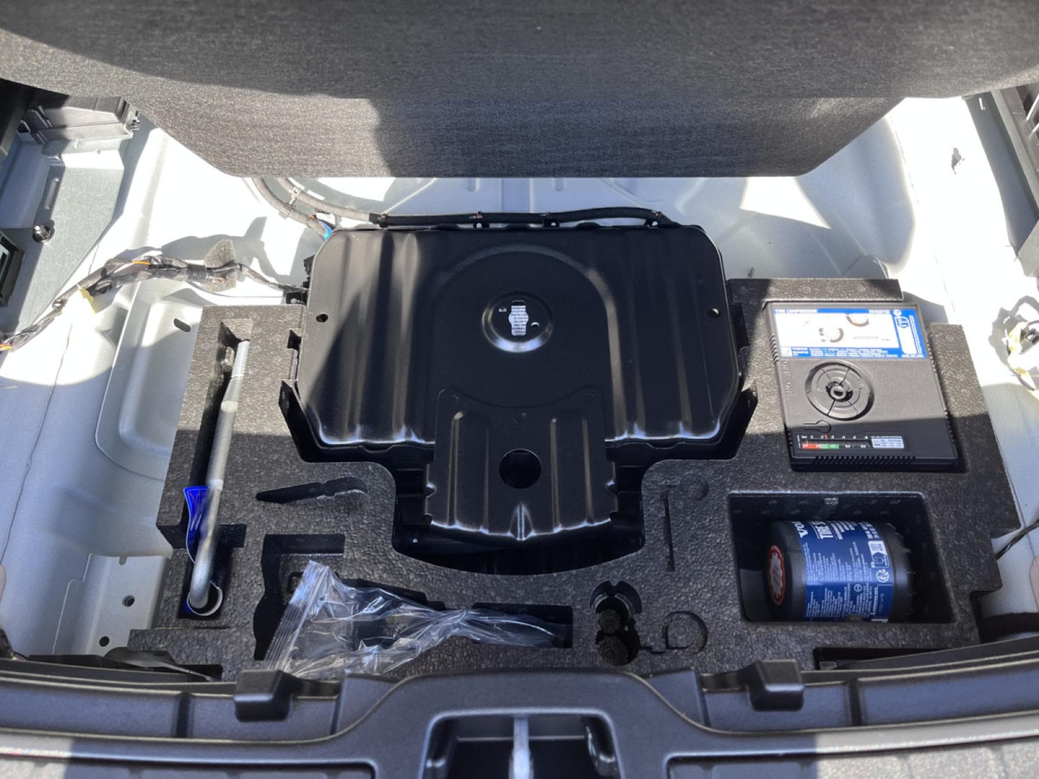 Volvo XC40 B3 Plus Dark DCT (2025) - Foto 25