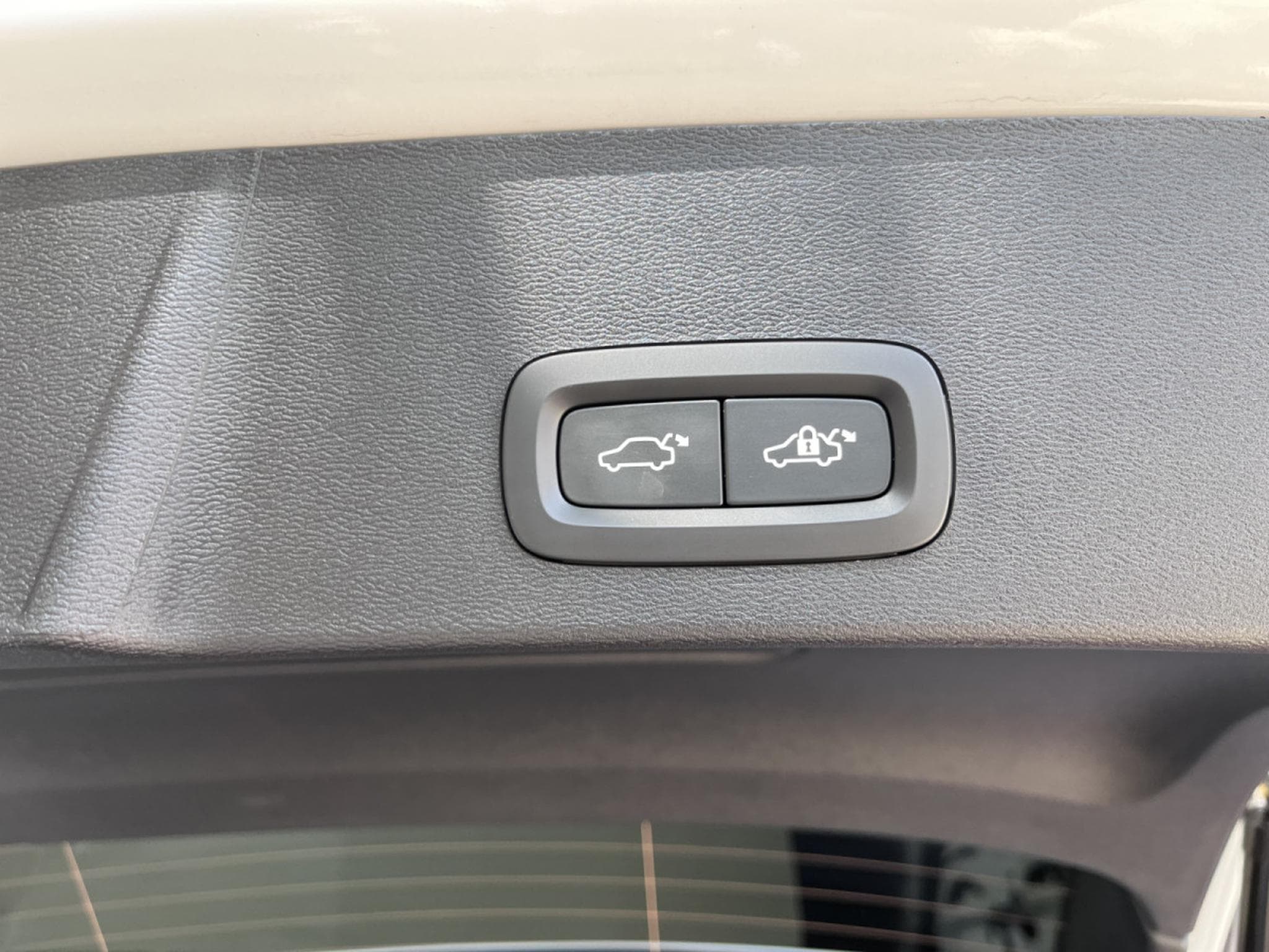 Volvo XC40 B3 Plus Dark DCT (2025) - Foto 26