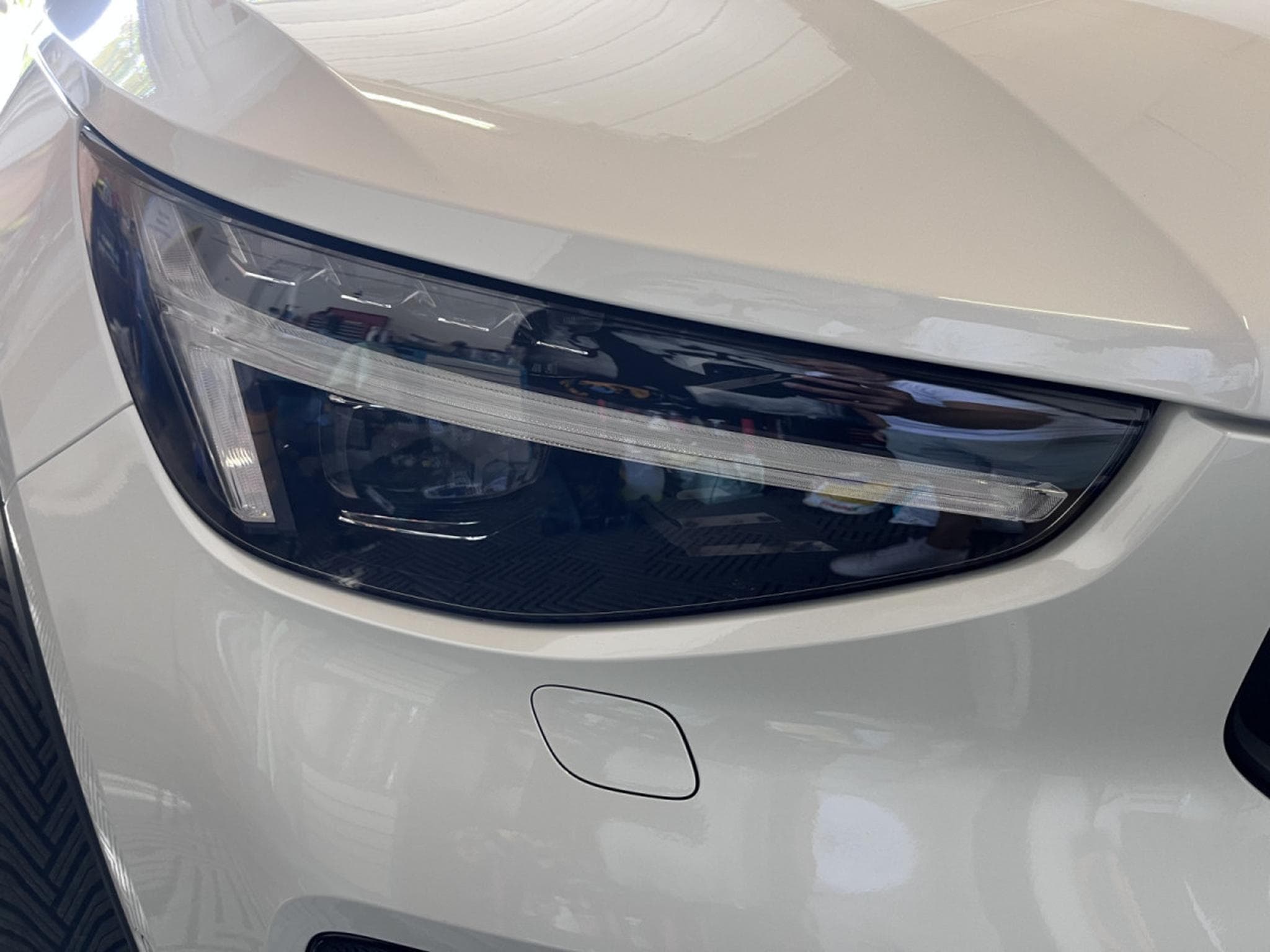 Volvo XC40 B3 Plus Dark DCT (2025) - Foto 27