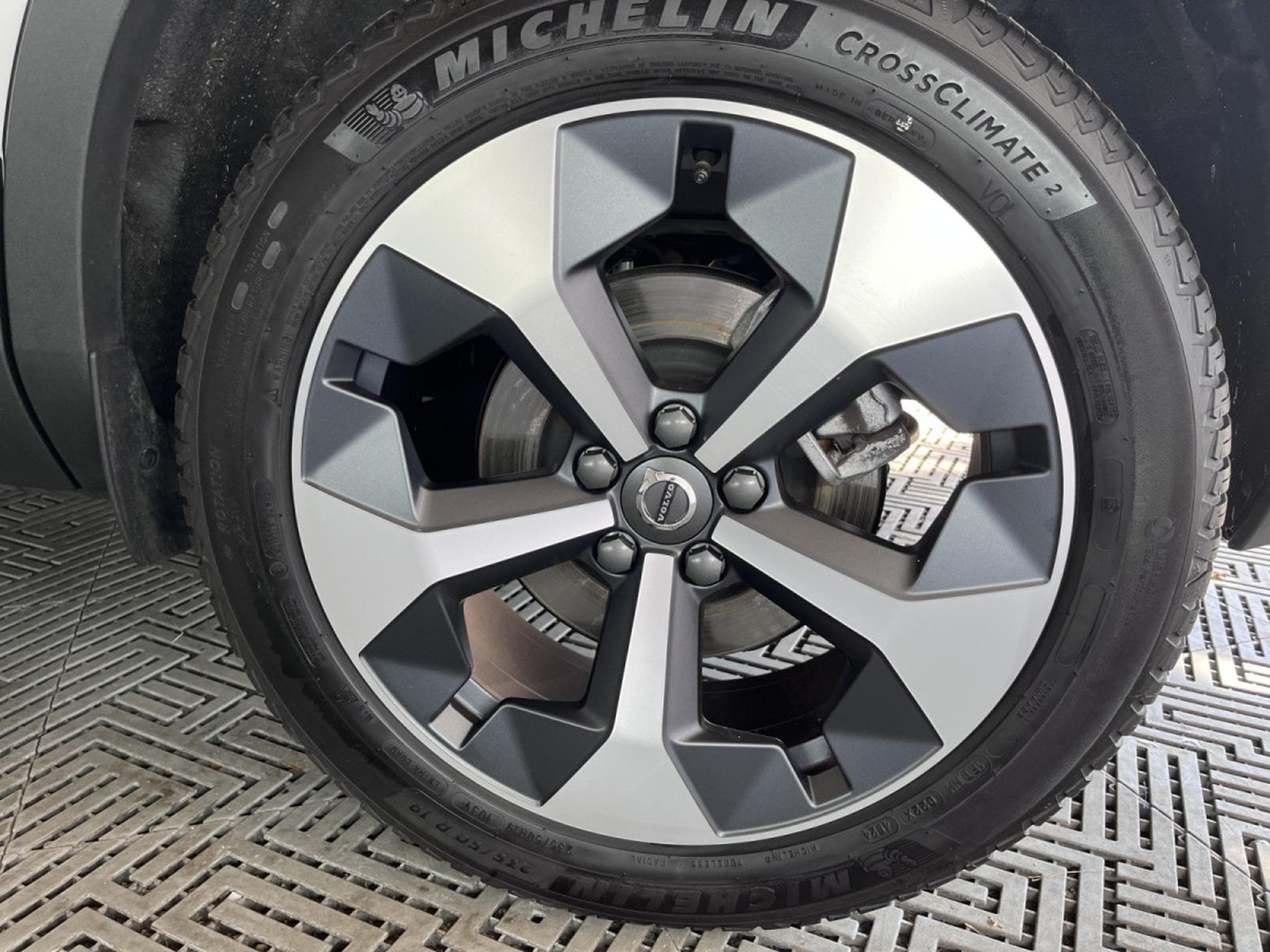 Volvo XC40 B3 Plus Dark DCT (2025) - Foto 28