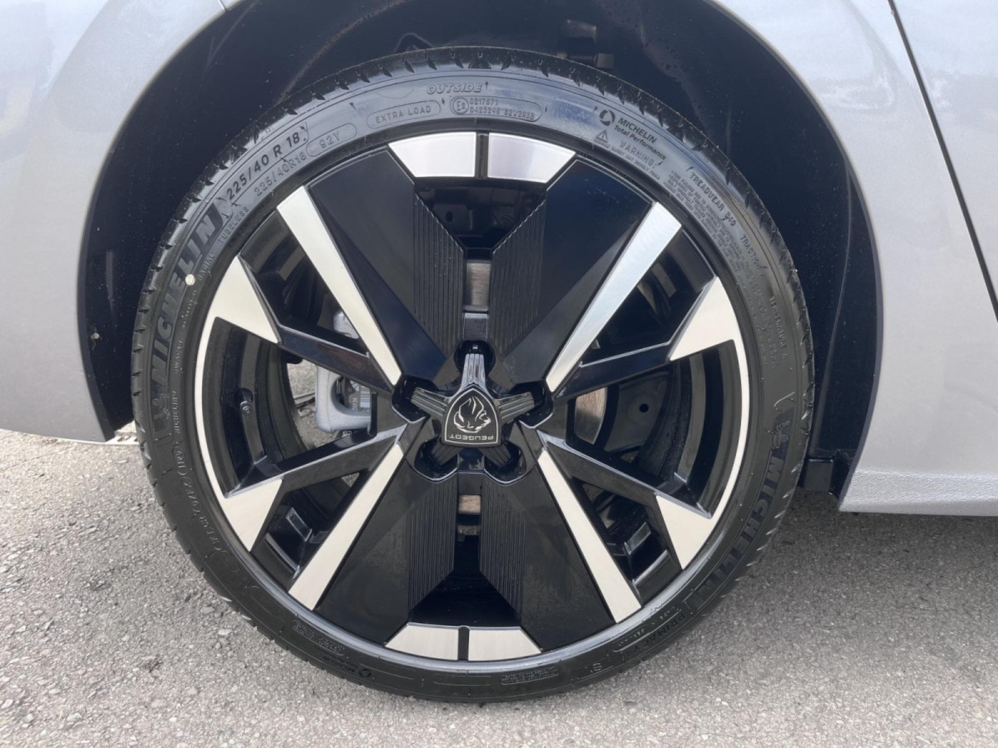 Peugeot 308 1.5 BlueHDi S&S 130 Cv EAT8 - GT - Camera 360 - ACC (2026) - Foto 21