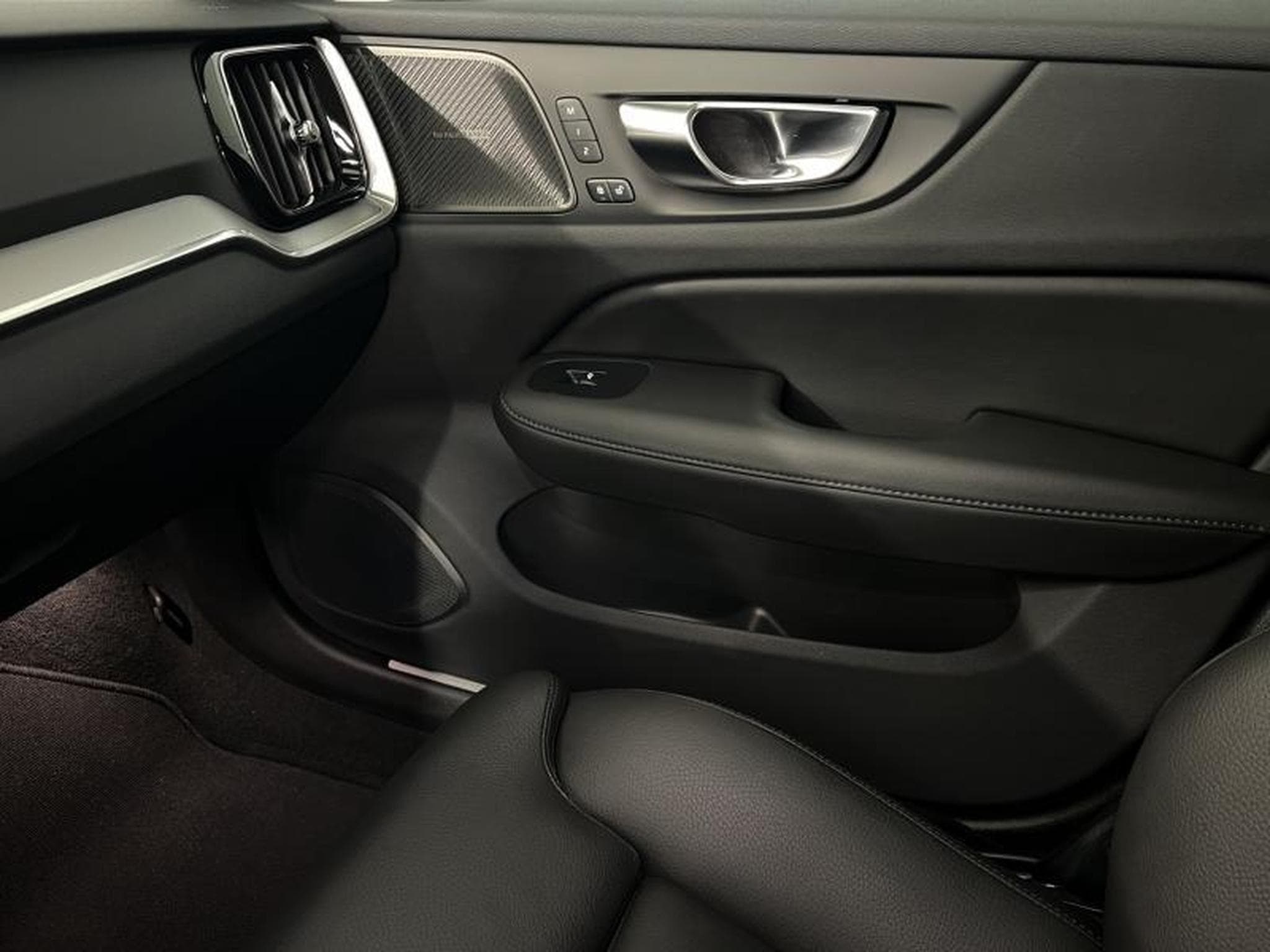 Volvo V60 Plus Dark (2025) - Photo 12