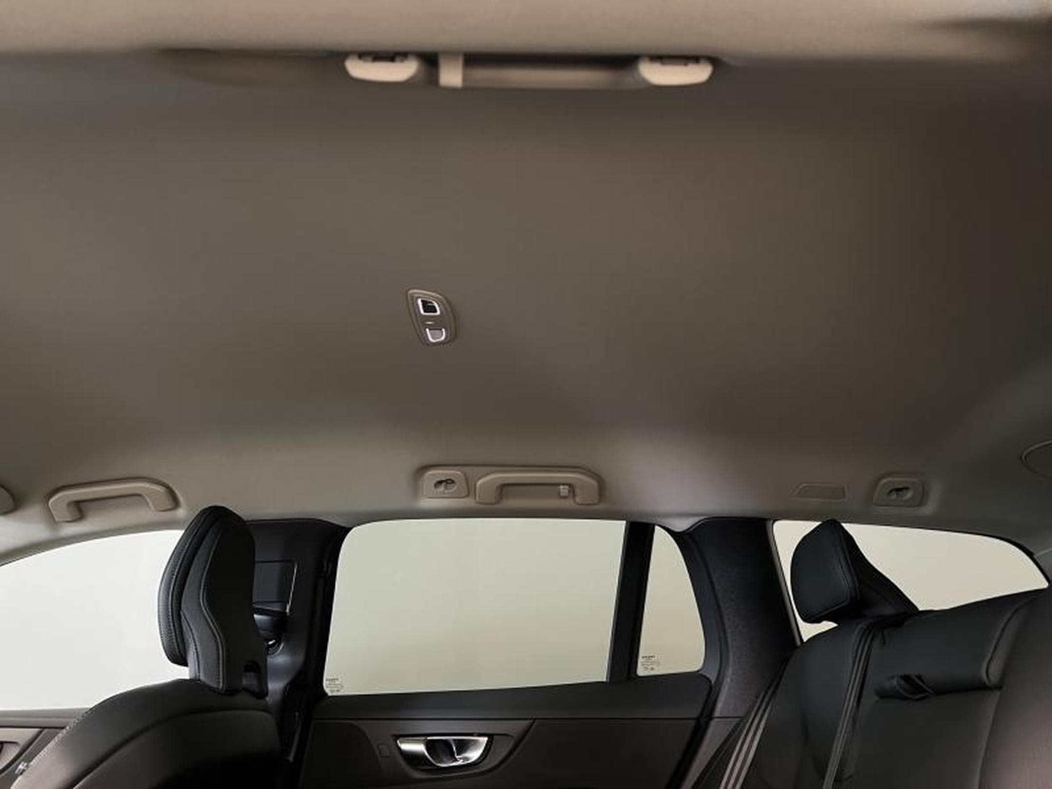 Volvo V60 Plus Dark (2025) - Photo 16