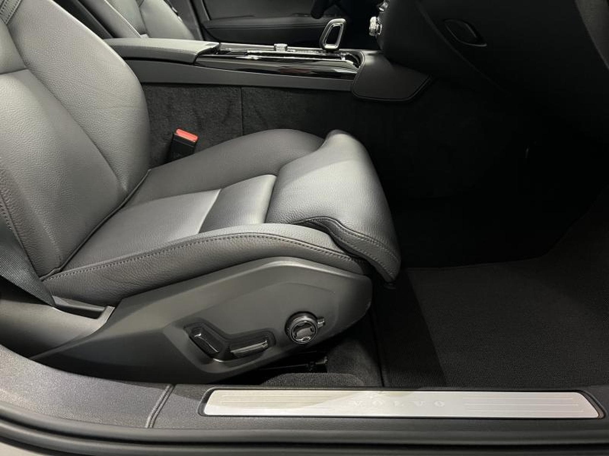 Volvo V60 Plus Dark (2025) - Photo 17