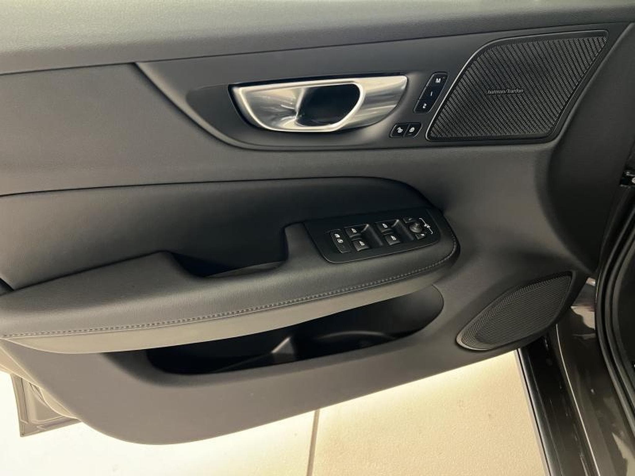Volvo V60 Plus Dark (2025) - Photo 18