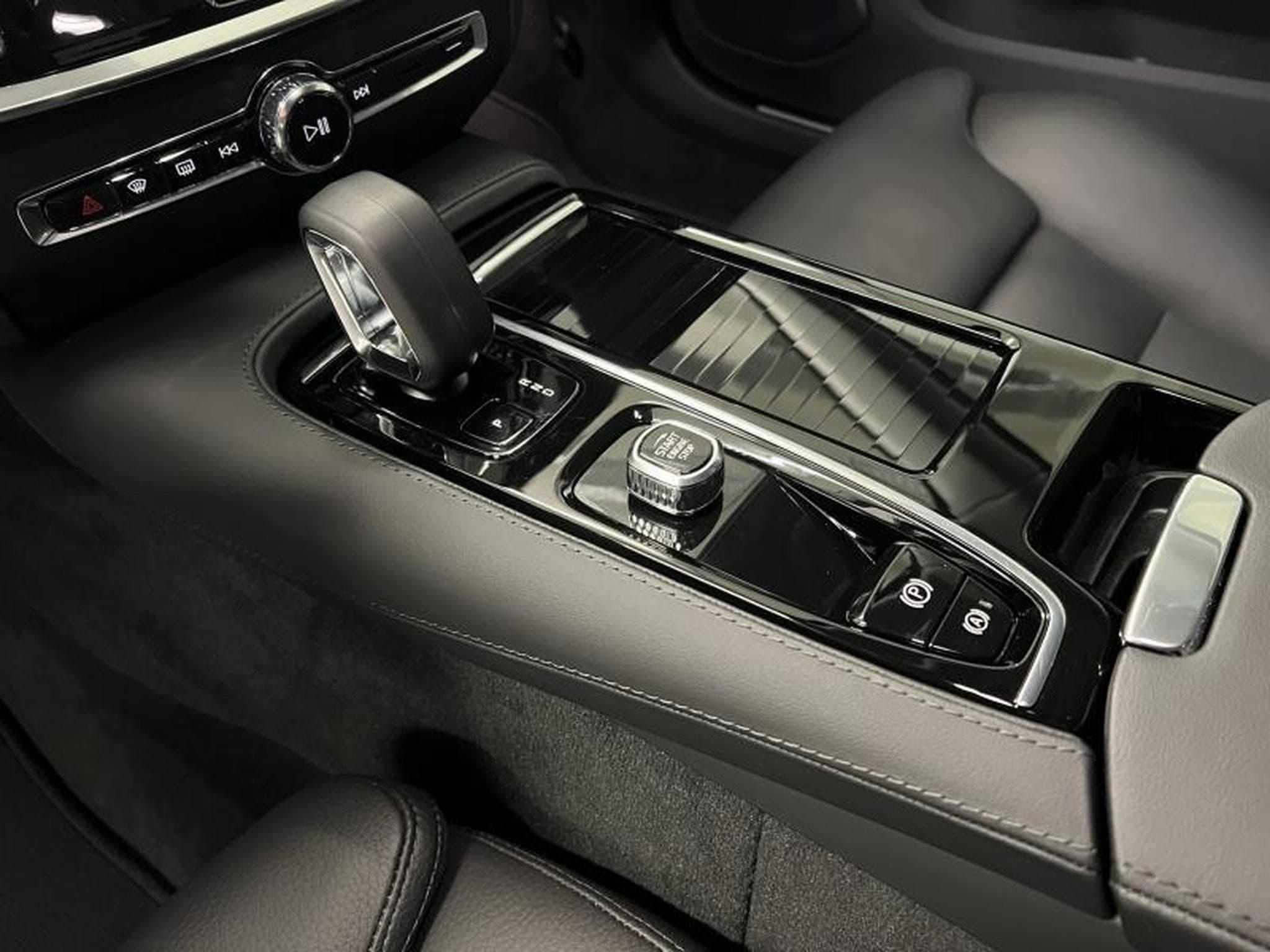 Volvo V60 Plus Dark (2025) - Photo 8