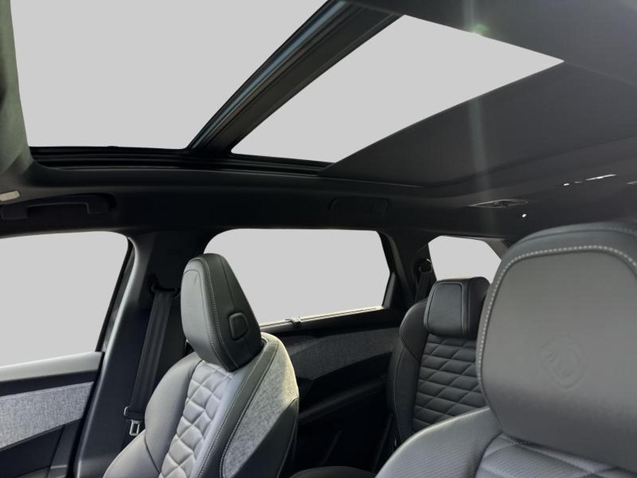 Peugeot 5008 First Edition GT Plug-in Hybrid 195 e-DCS7 (2025) - Foto 12